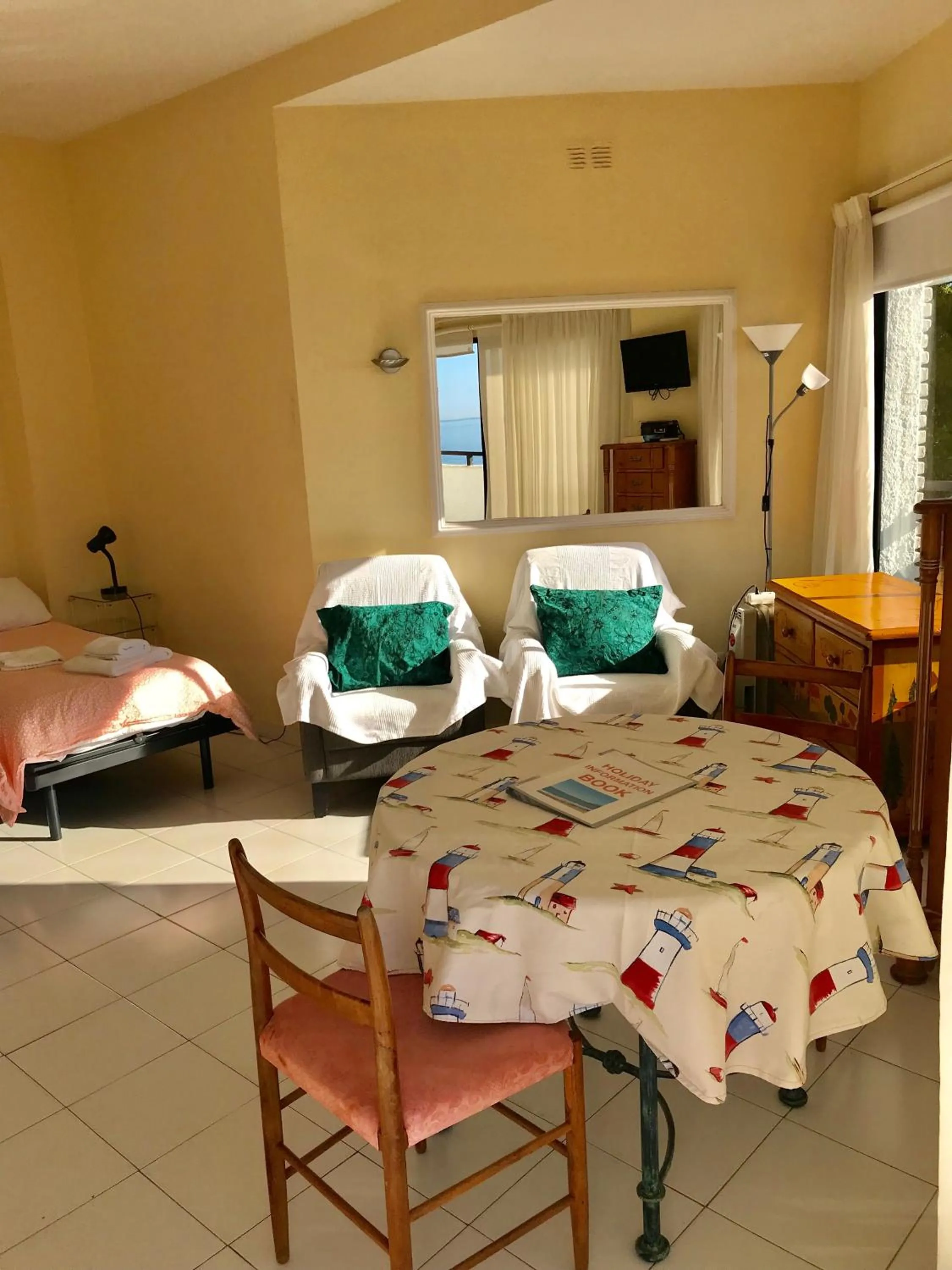 Living room, Bed in Skol Apartments Marbella
