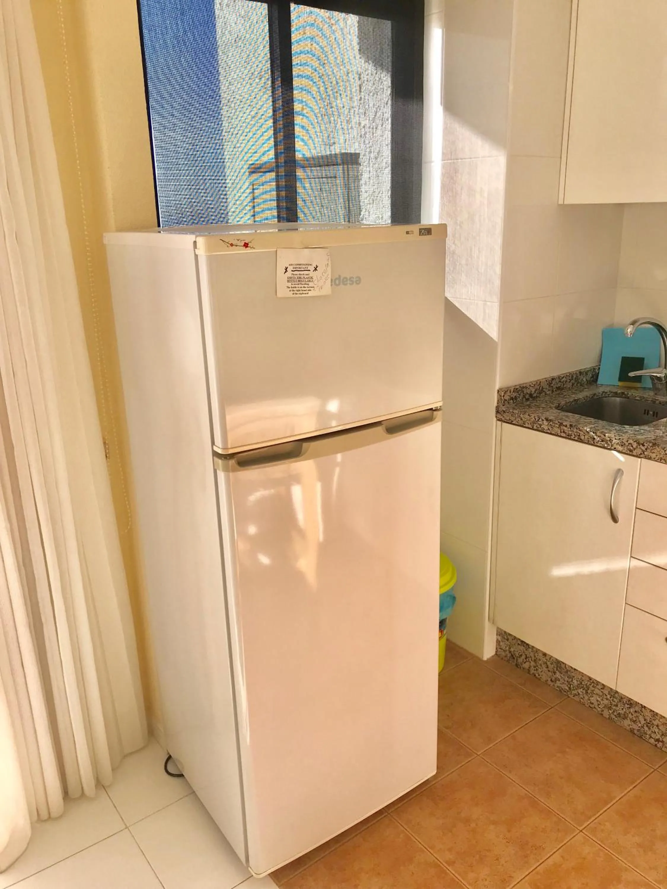Kitchen or kitchenette in Skol Apartments Marbella
