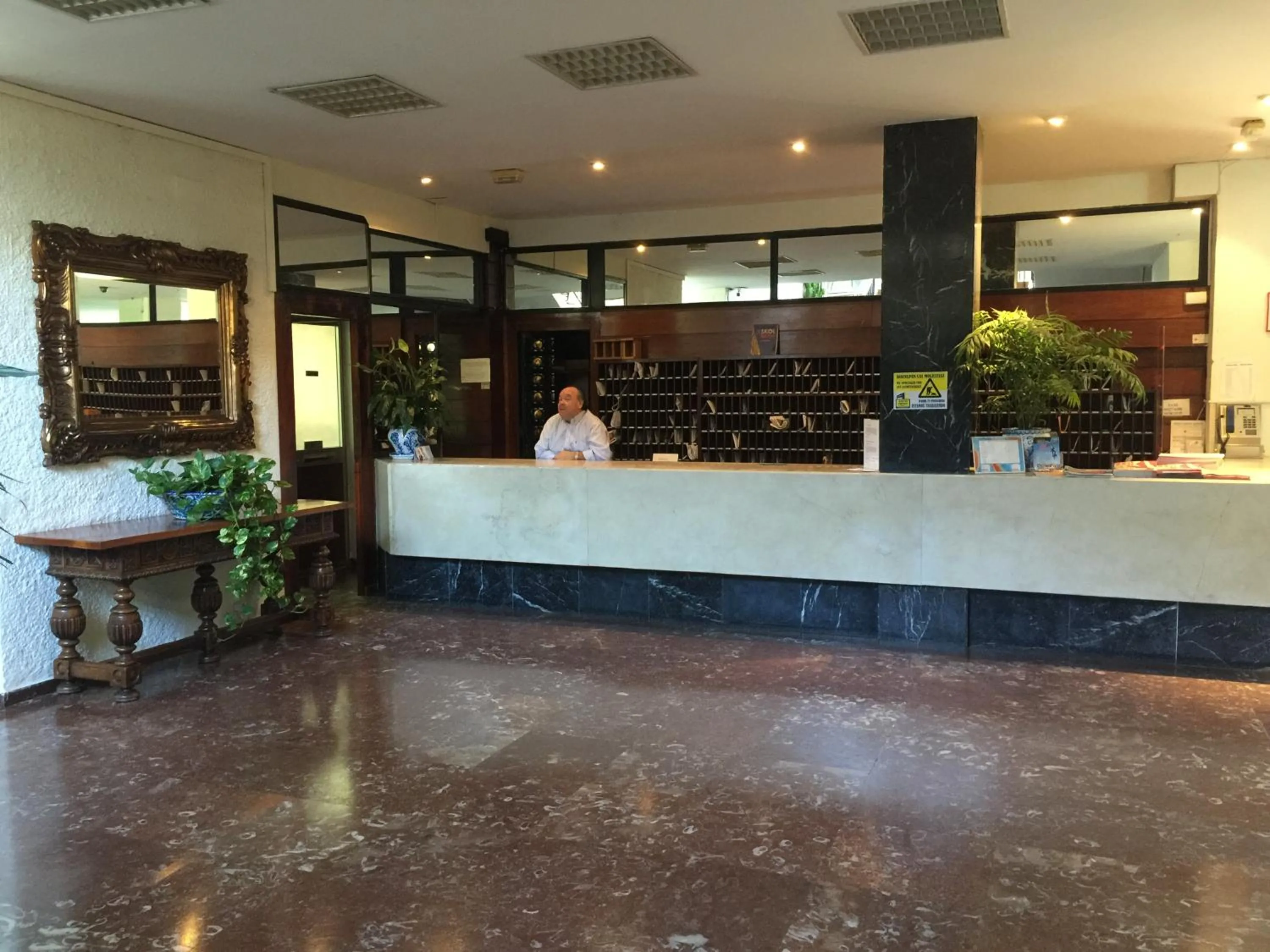 Lobby or reception in Skol Apartments Marbella