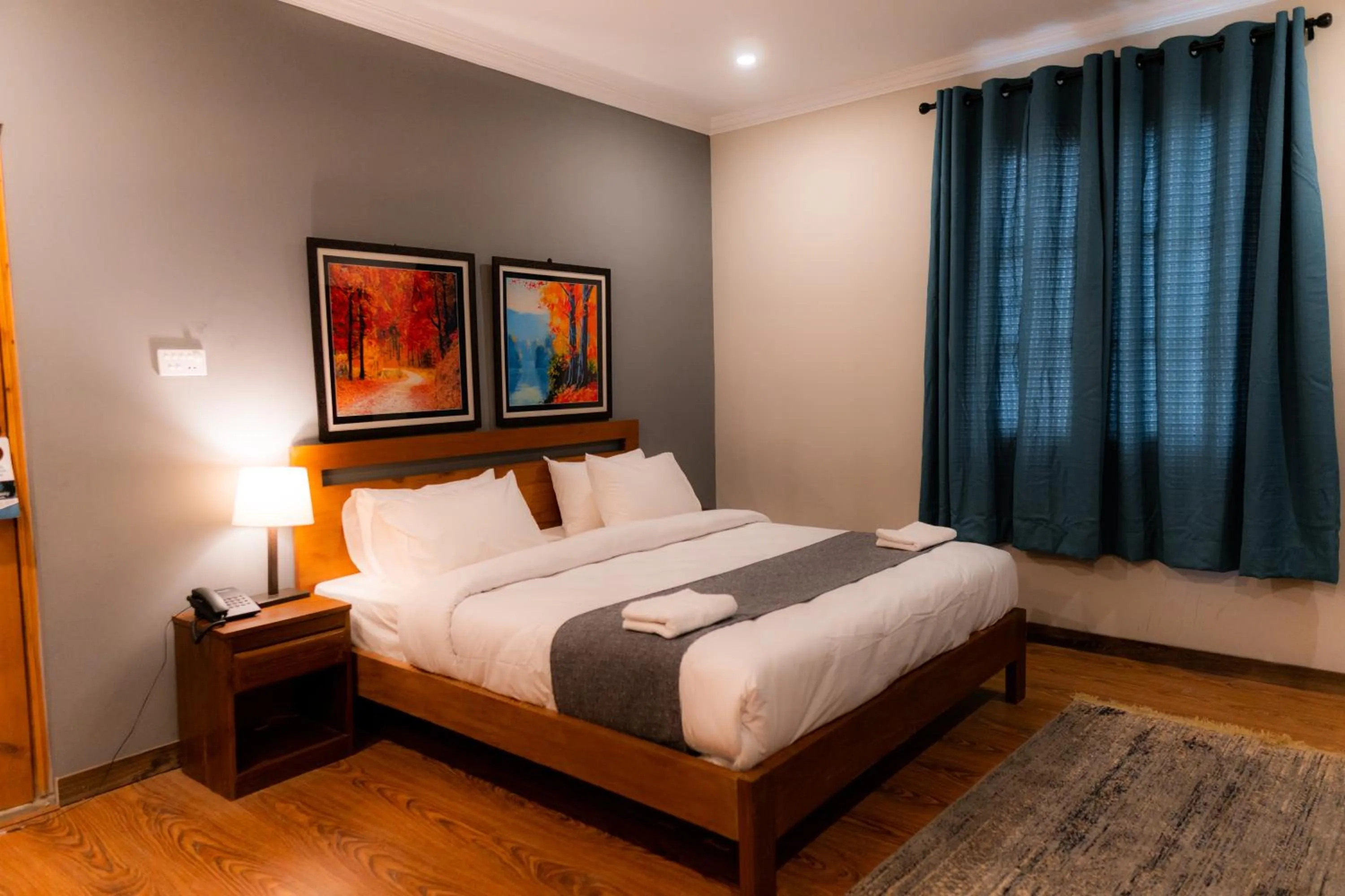 Bedroom, Bed in Dynasty Hotel Skardu