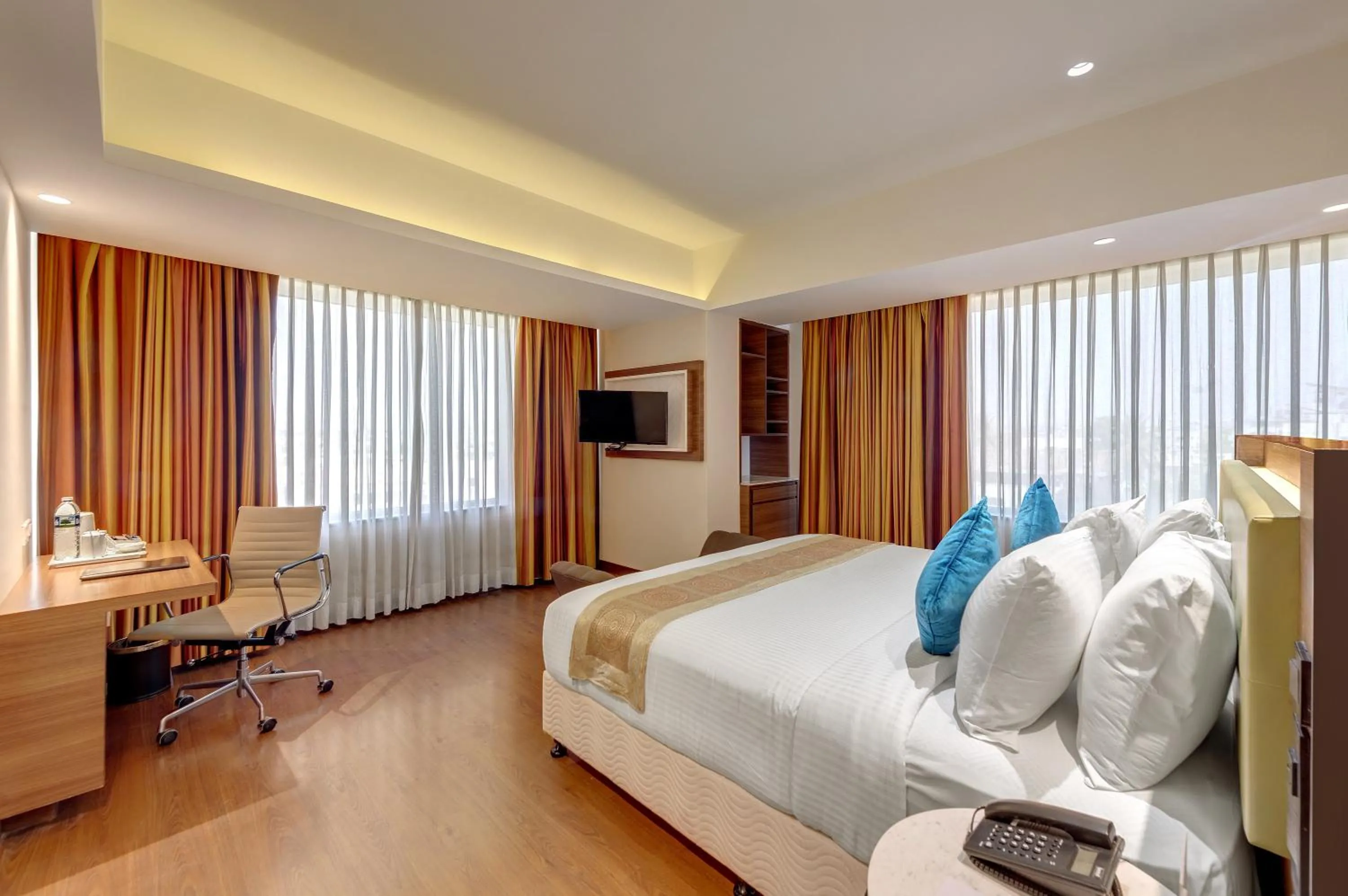 Bedroom, Bed in Amarpreet, Chhatrapati Sambhajinagar - AM Hotel Kollection