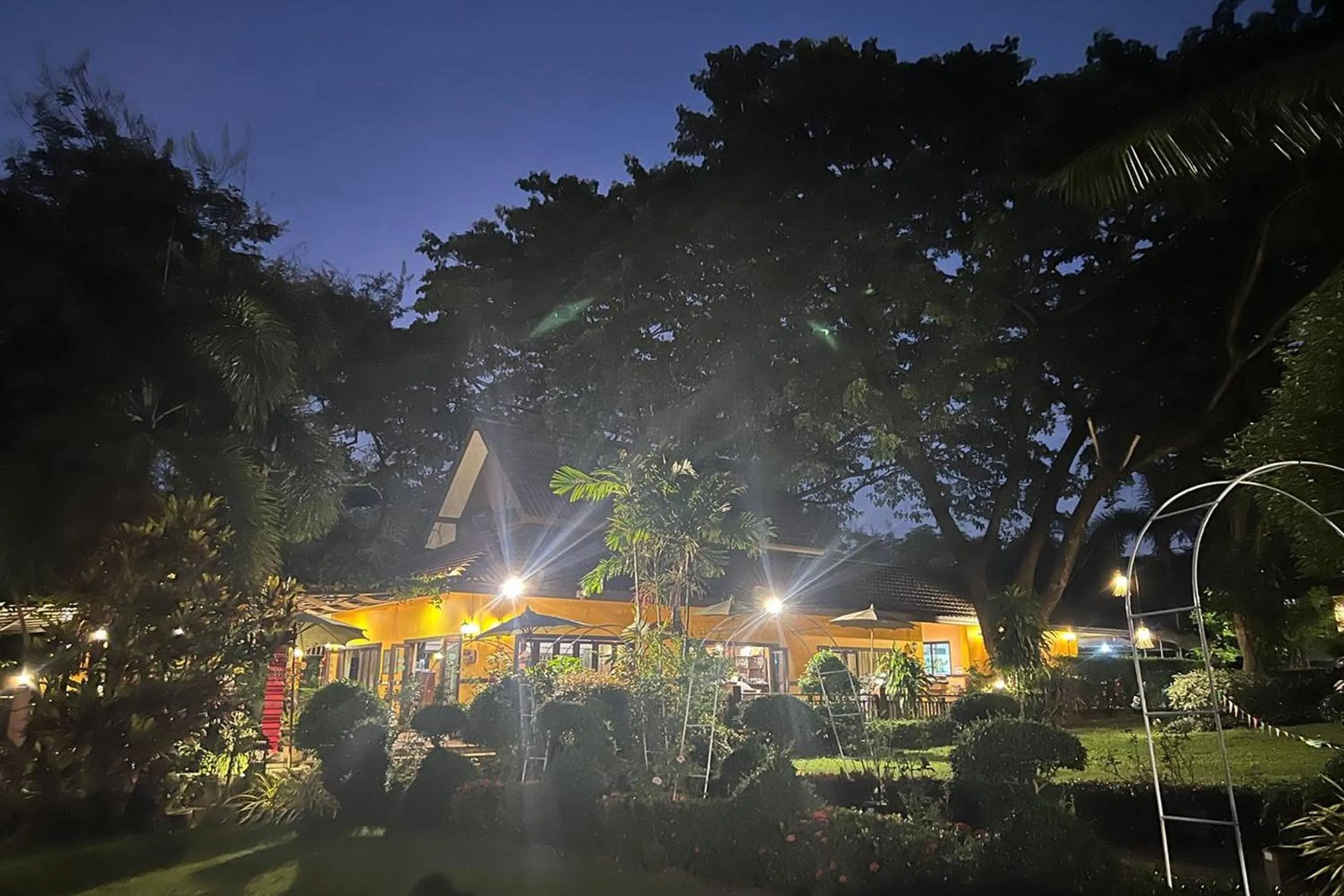 Garden view in Papai Country Lodge SHA