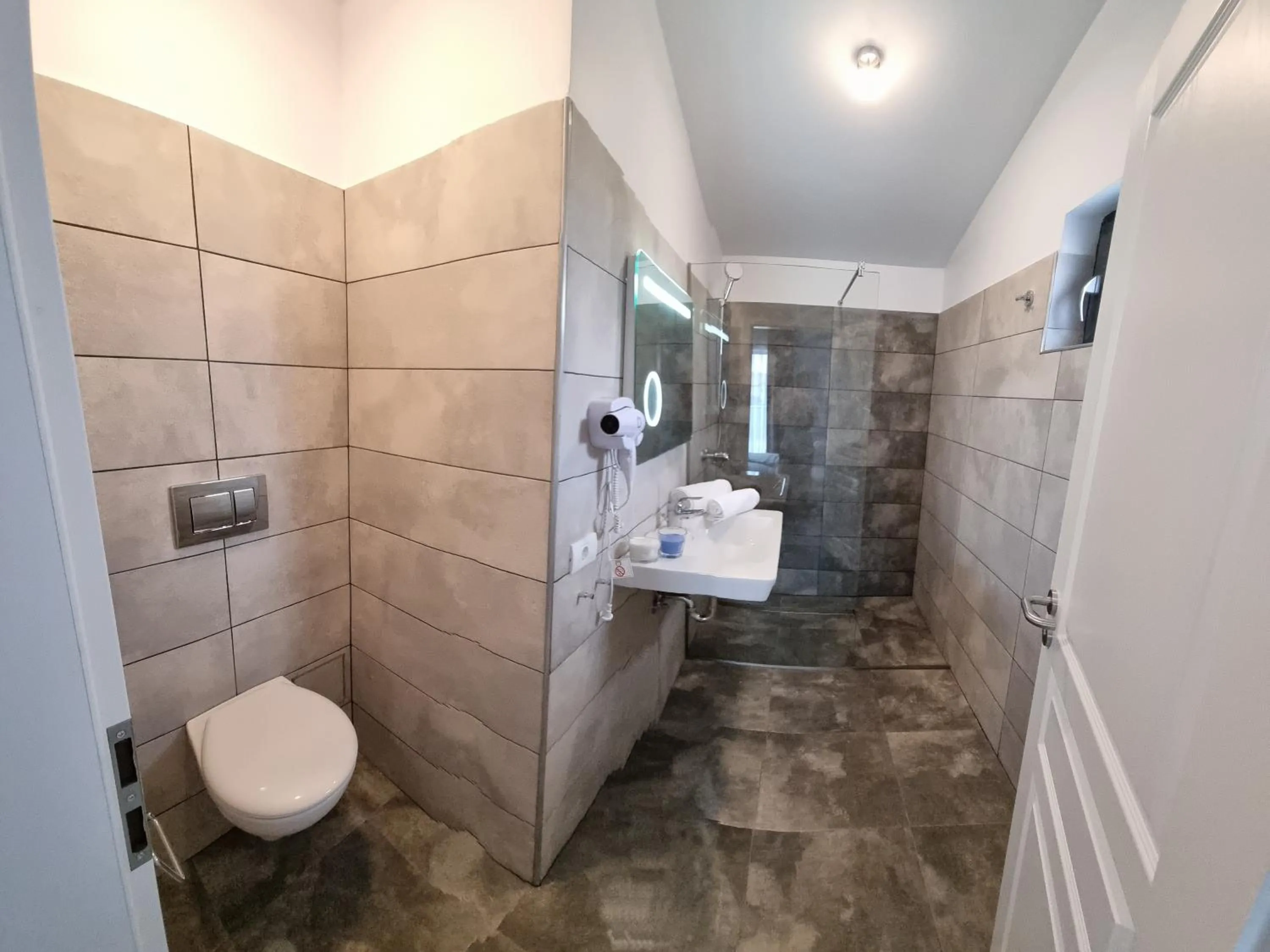 Shower in CHG Boutique