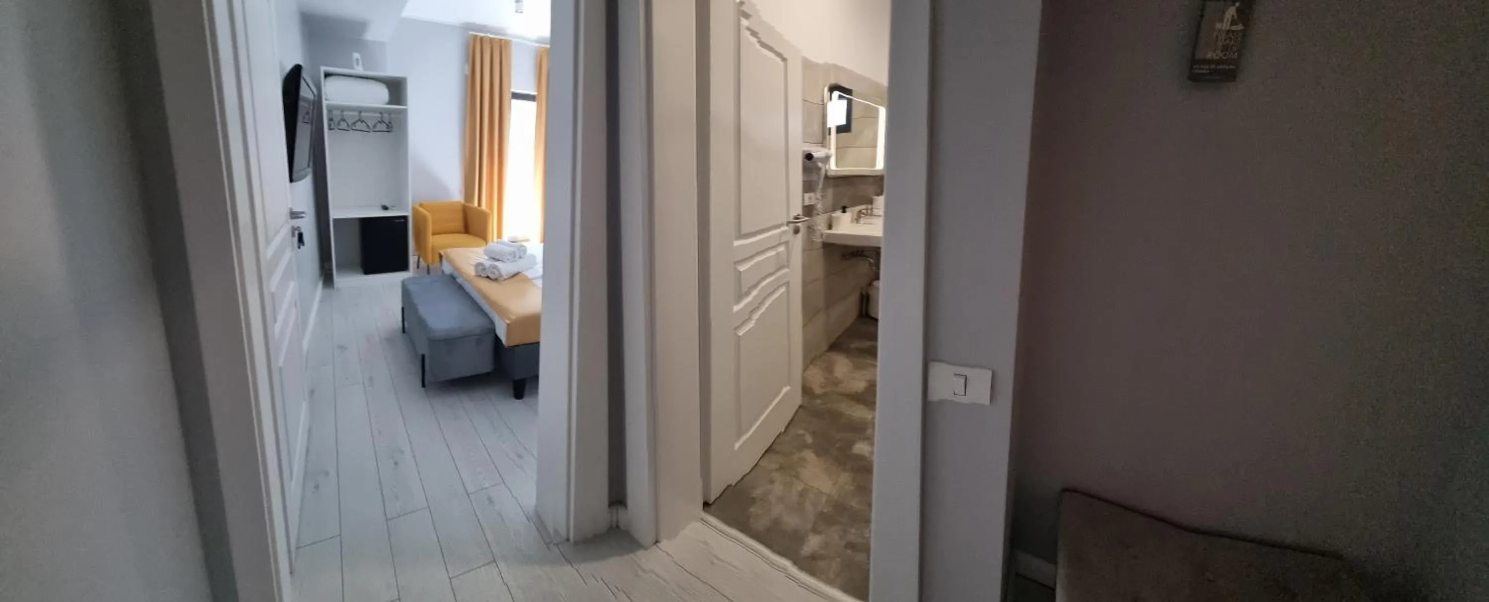 Shower, Bed in CHG Boutique