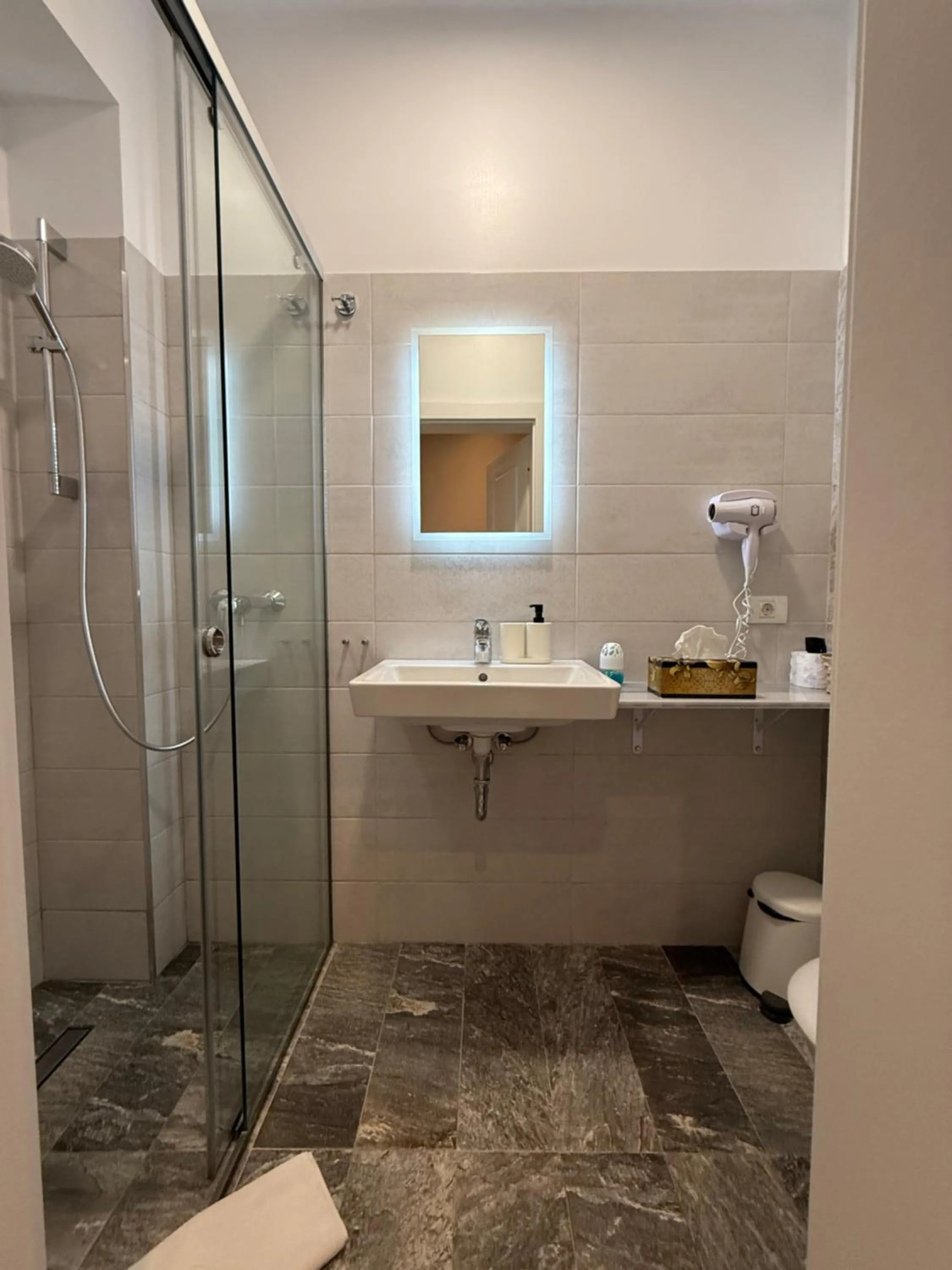 Shower in CHG Boutique