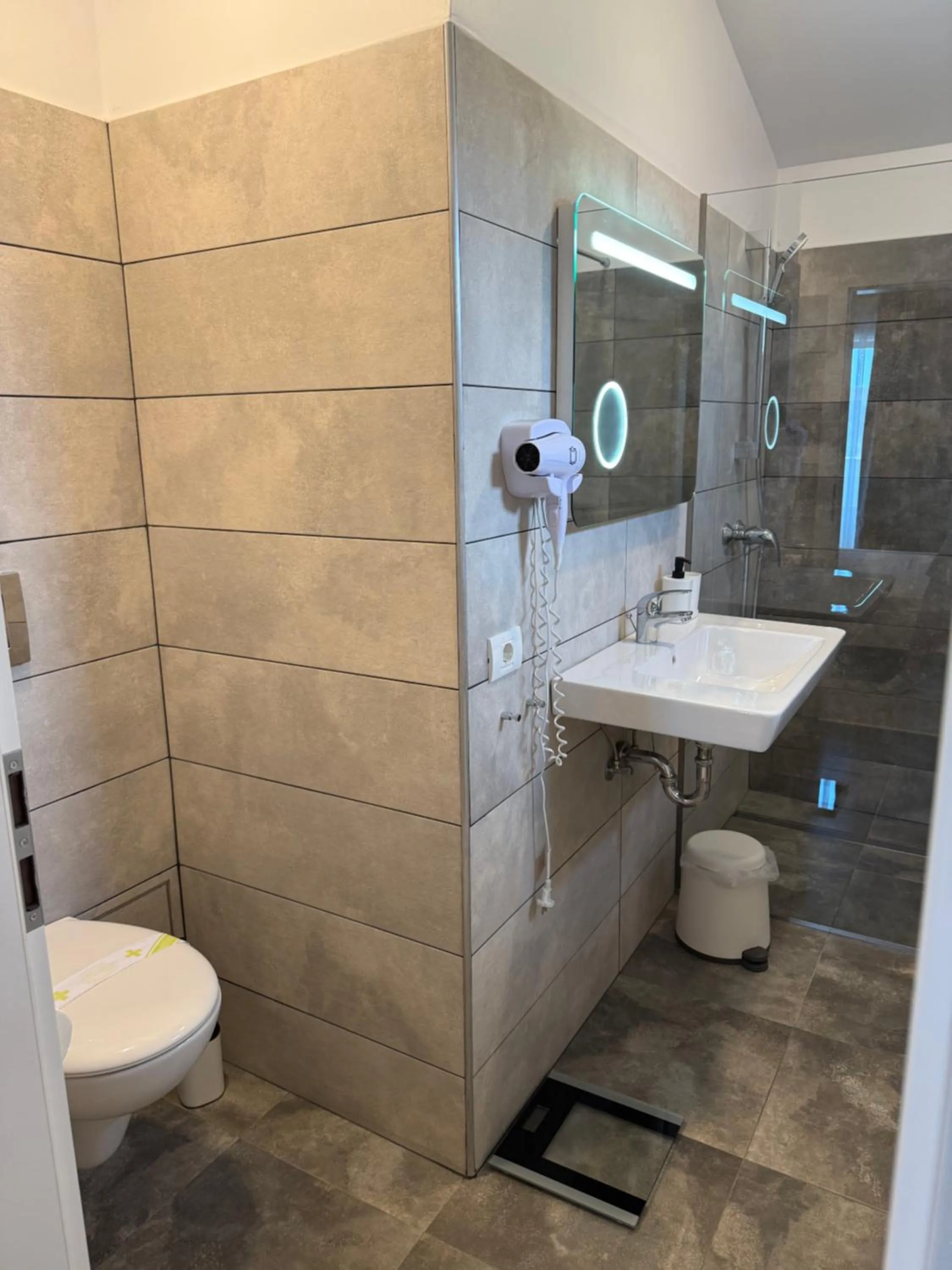 Shower in CHG Boutique