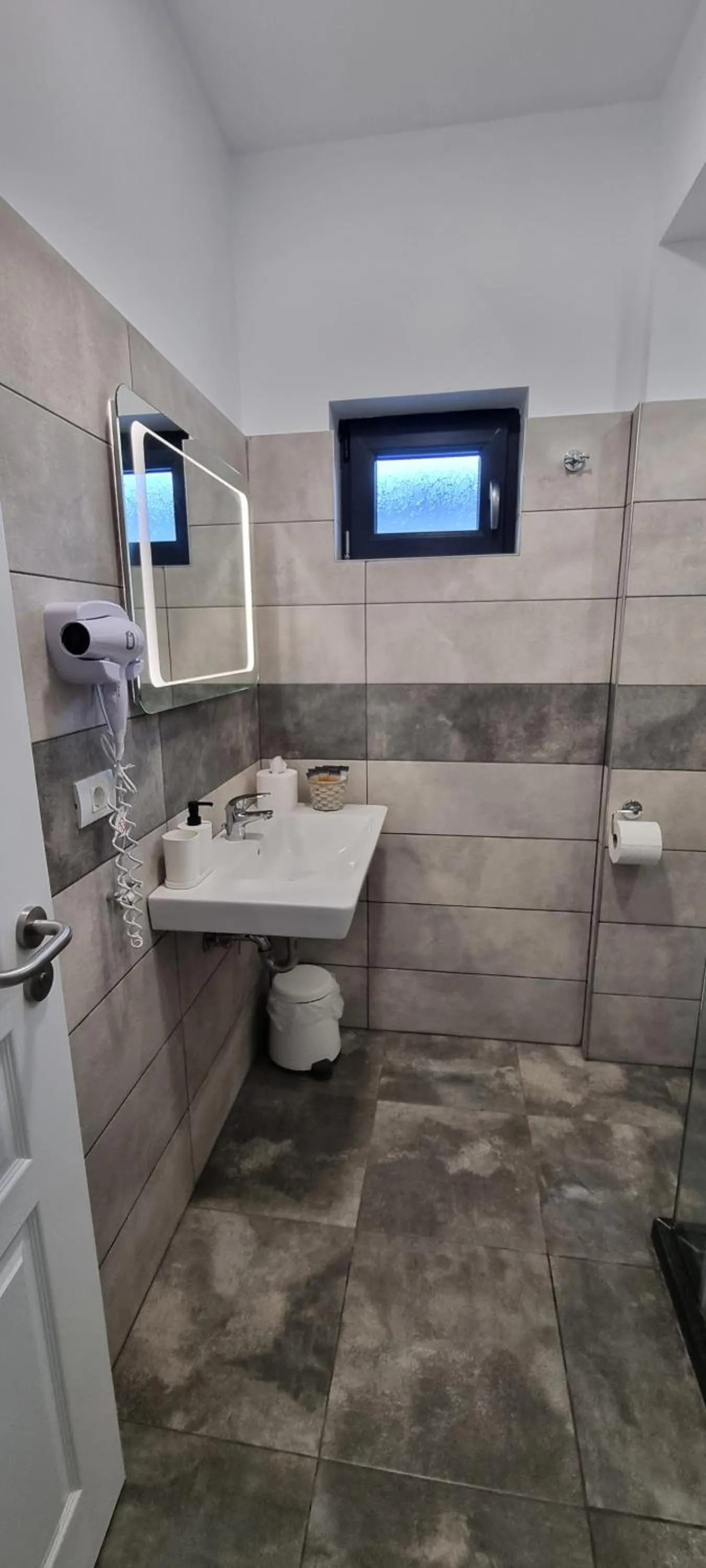 Shower in CHG Boutique