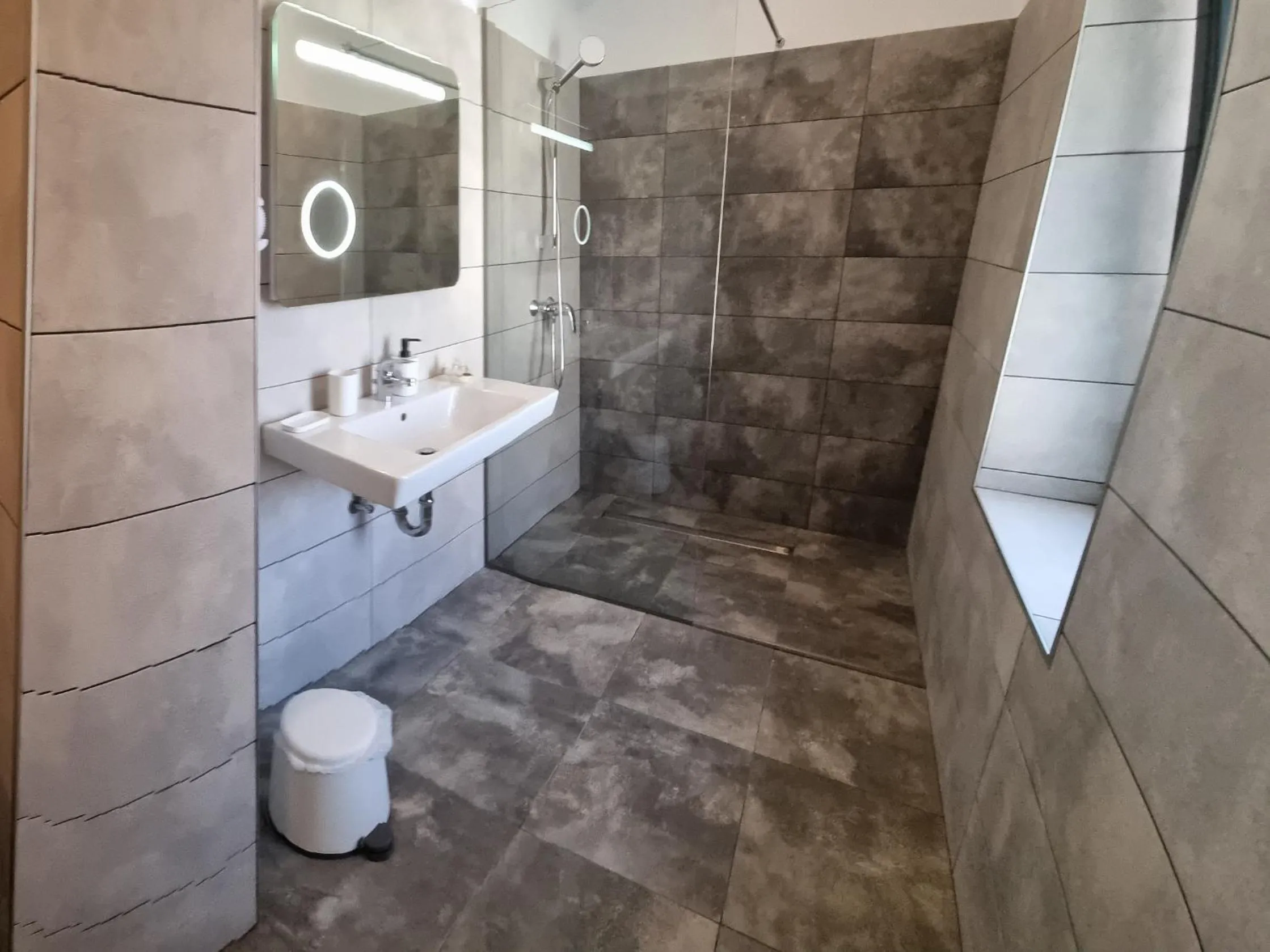 Shower in CHG Boutique
