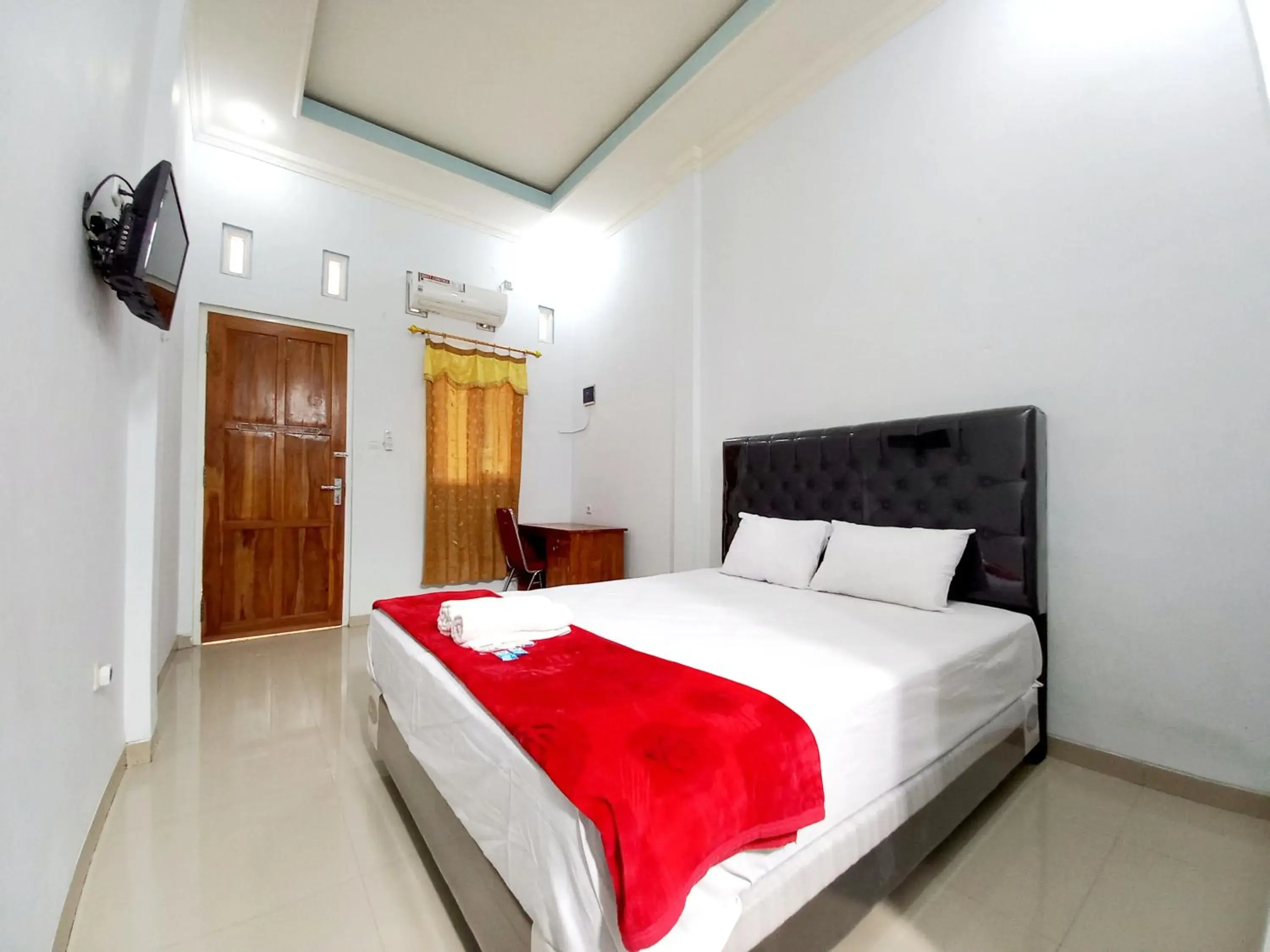 Bed in Harmony House Syariah near Alun Alun Pati Mitra RedDoorz Bed in Harmony House Syariah near Alun Alun Pati Mitra RedDoorz