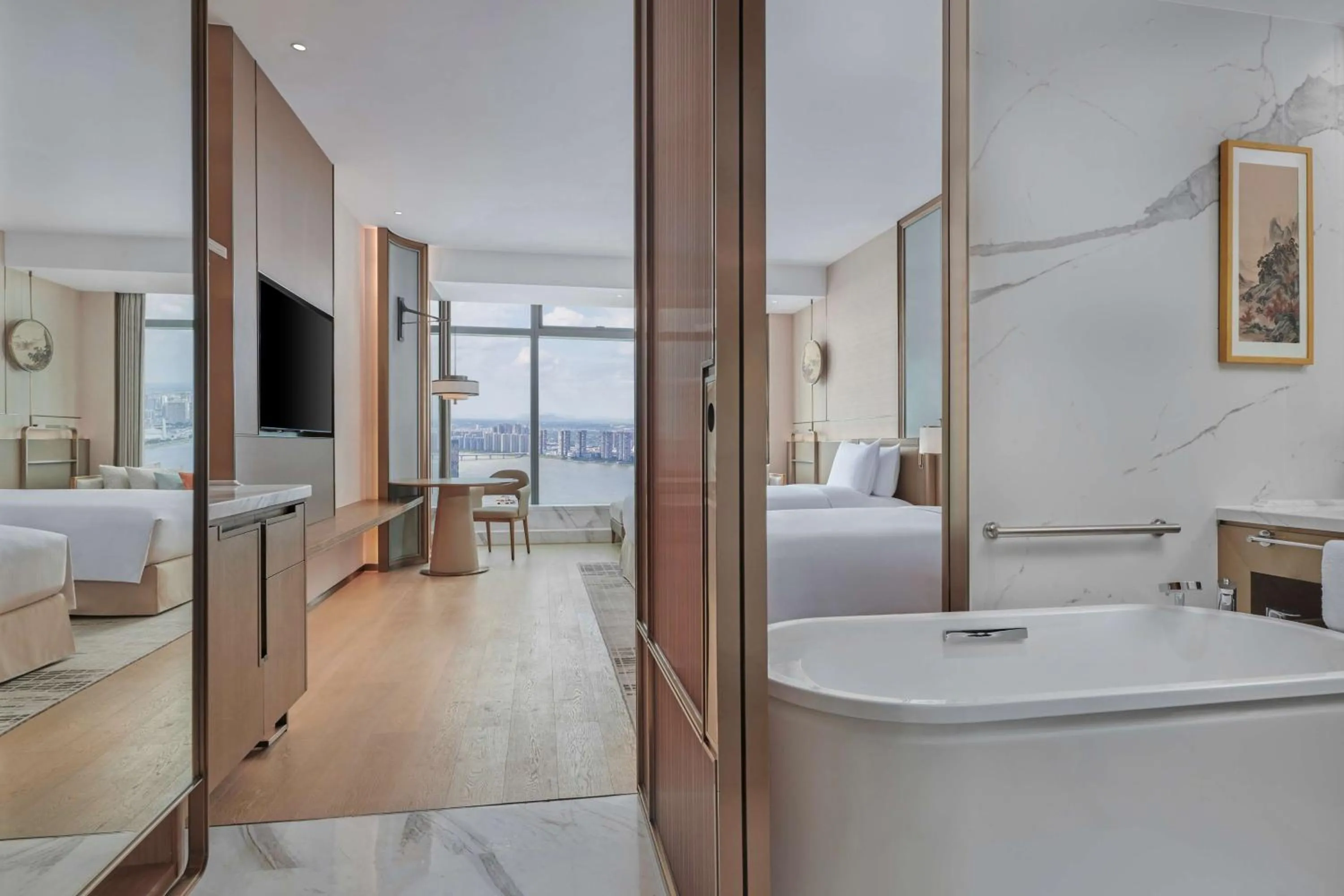 Bathroom, Bed in Hilton Changsha Riverside