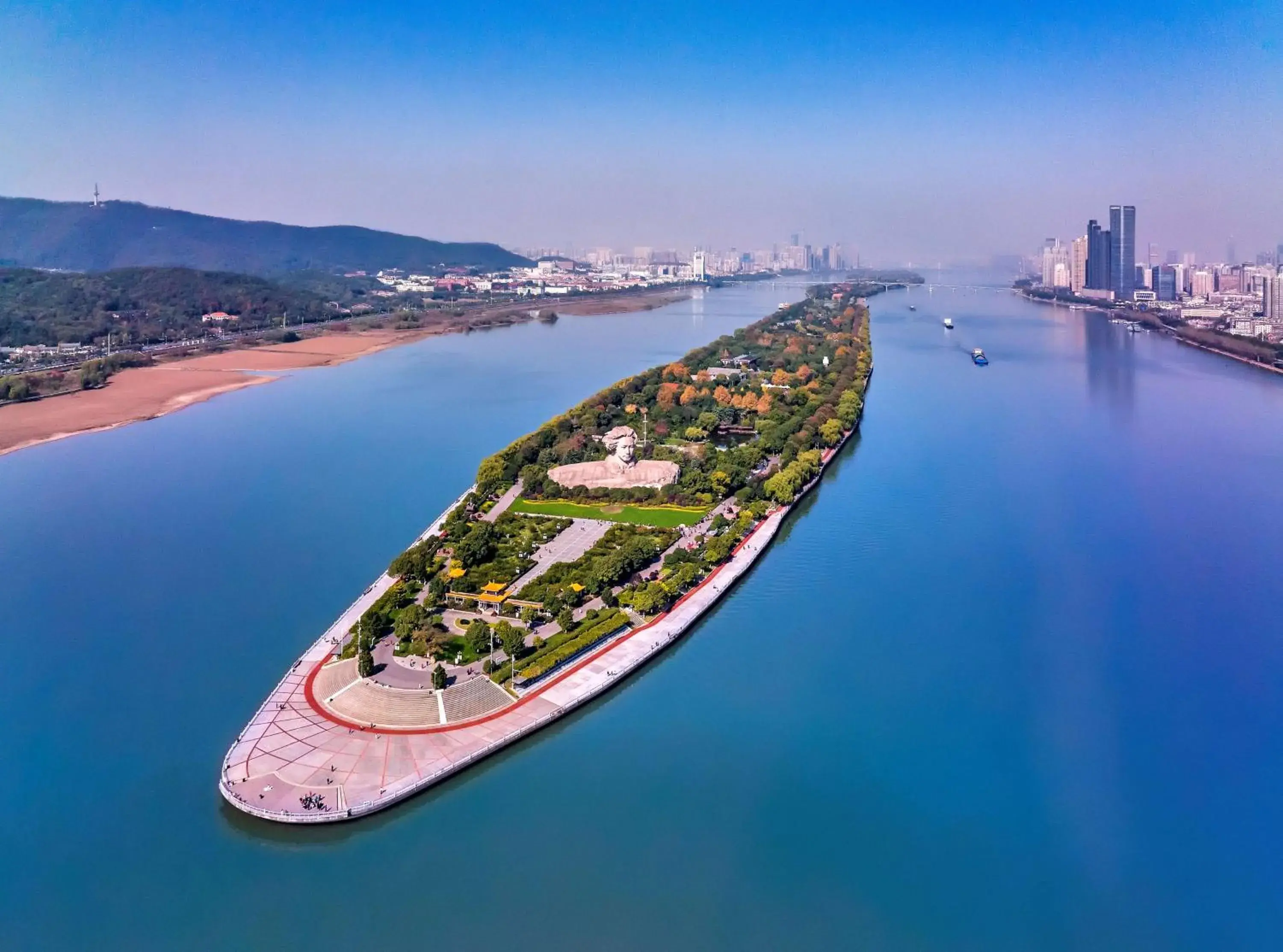 Property building in Hilton Changsha Riverside Property building in Hilton Changsha Riverside