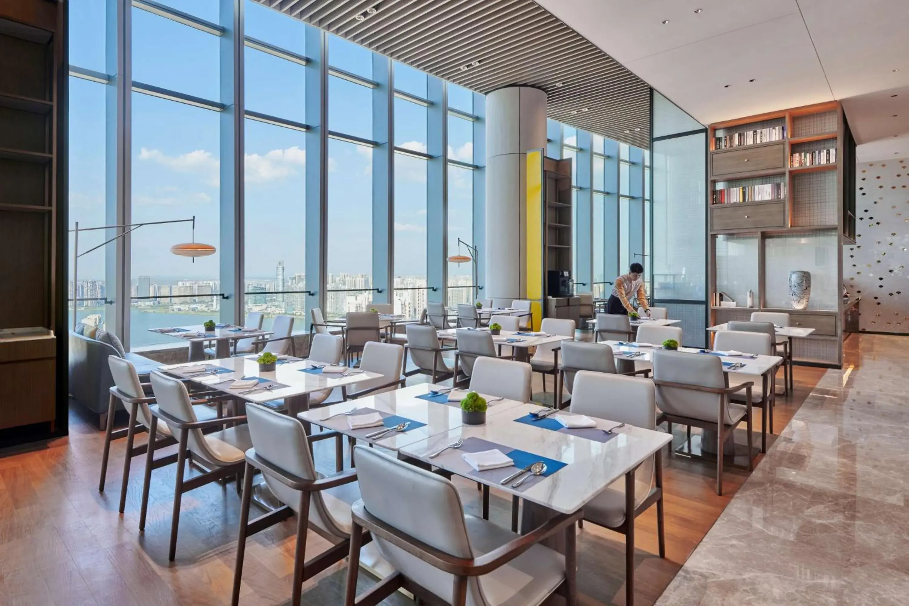 Restaurant/places to eat in Hilton Changsha Riverside Restaurant/places to eat in Hilton Changsha Riverside