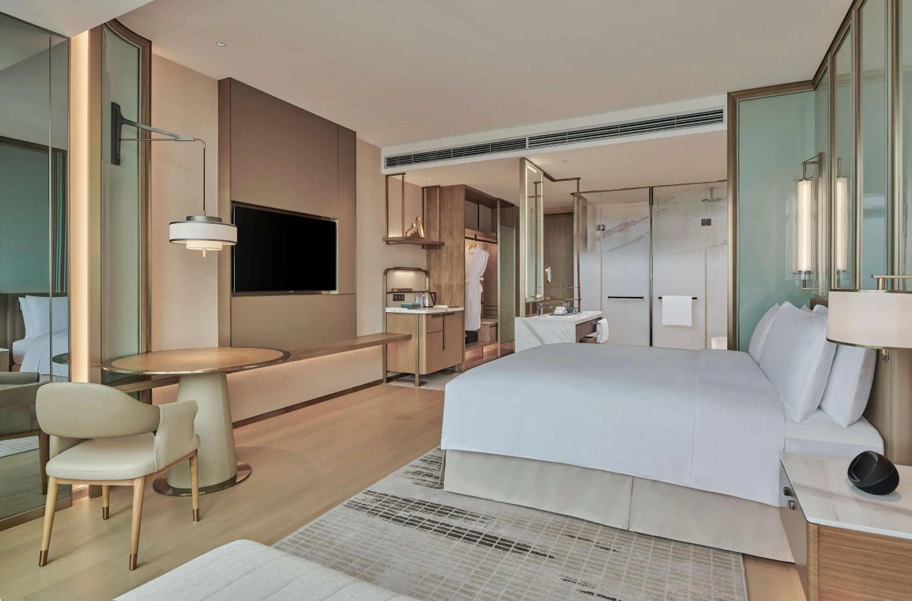 Bathroom, Bed in Hilton Changsha Riverside