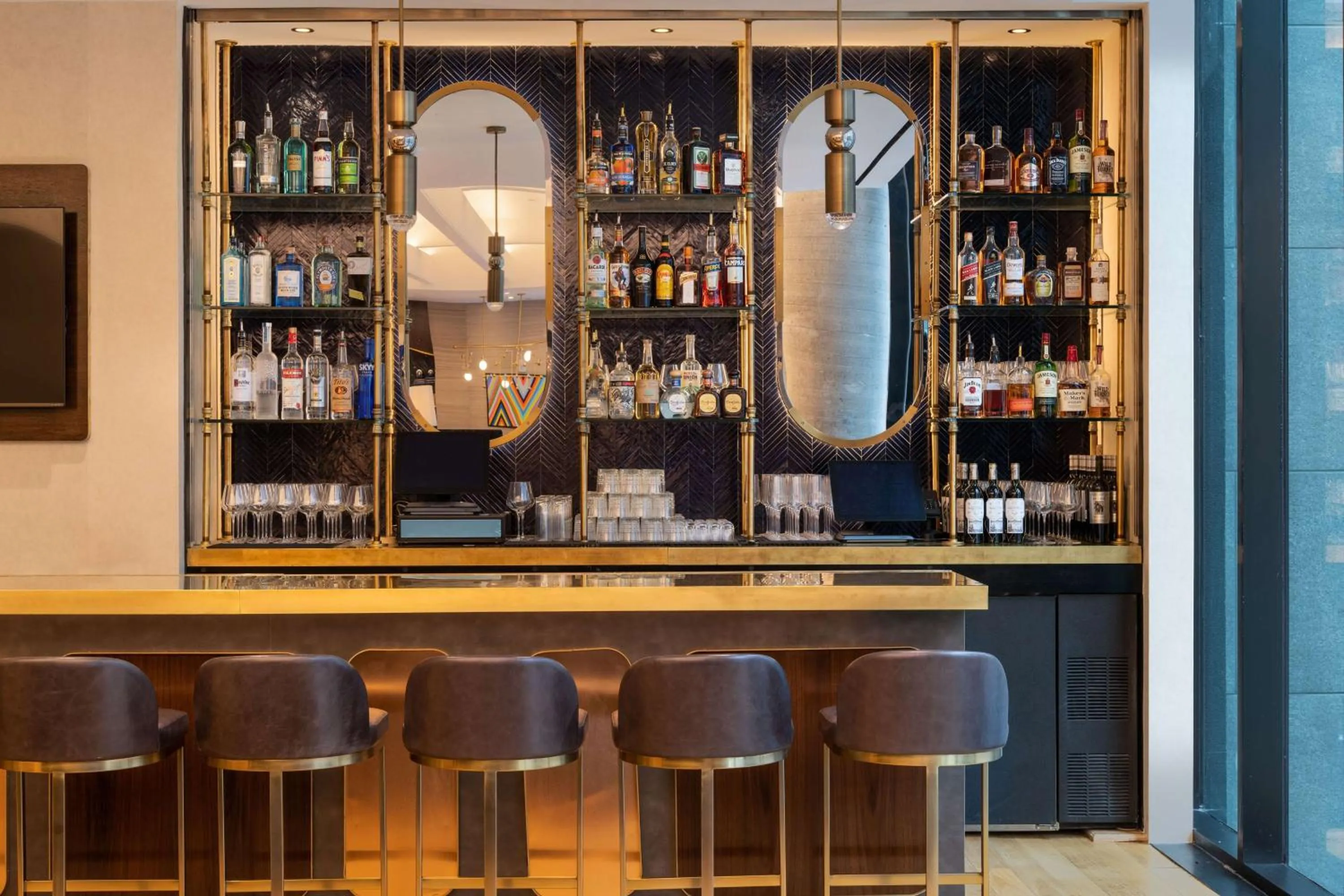 Lounge or bar in Motto by Hilton New York City Chelsea