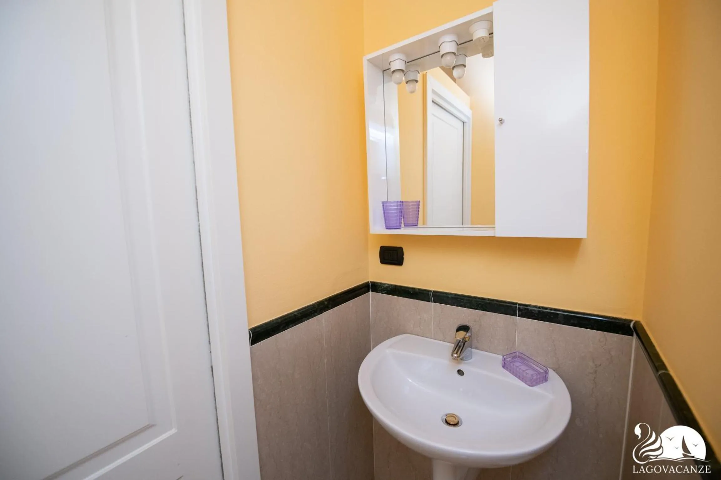Bathroom in Feeling House