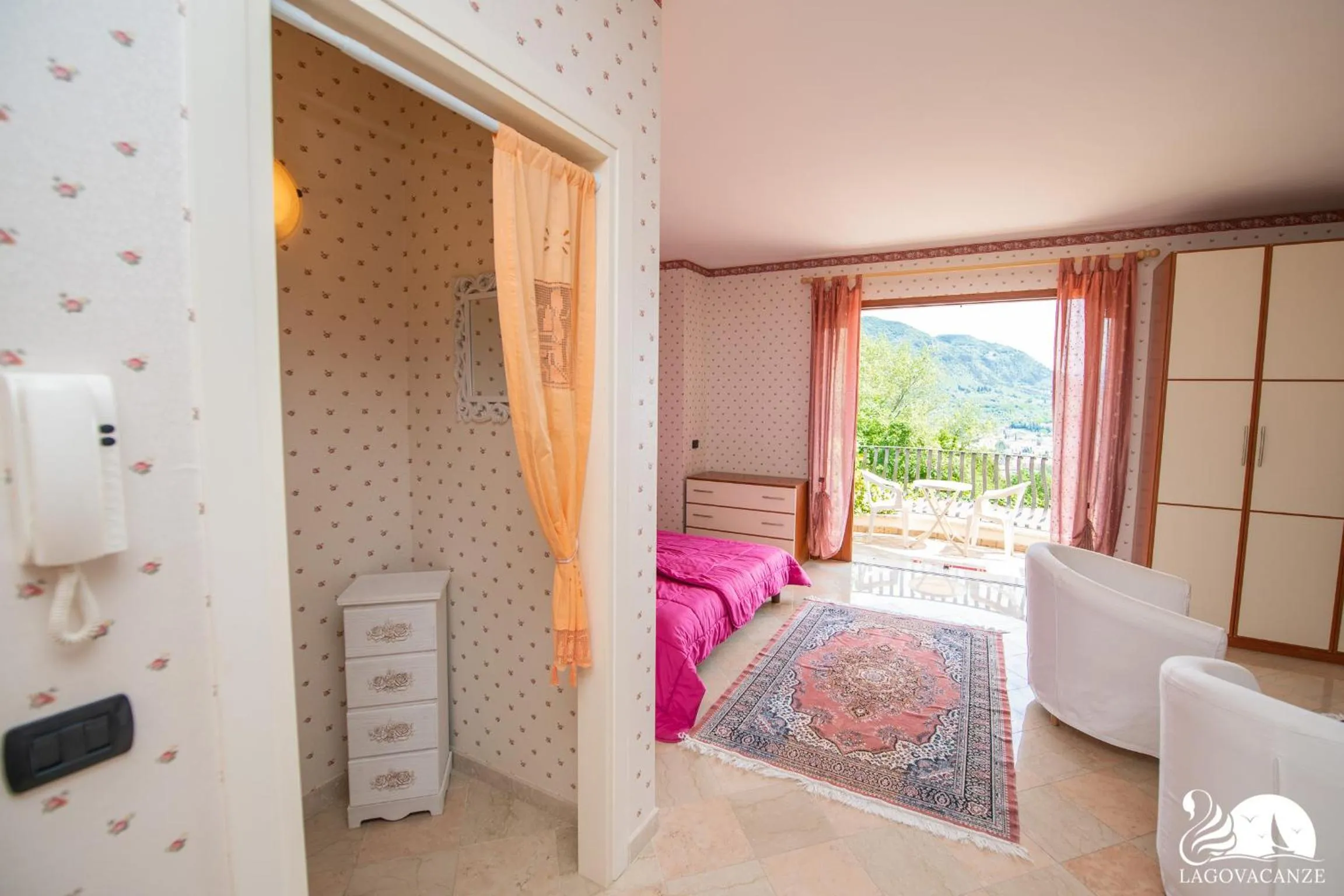 Living room, Bed in Feeling House