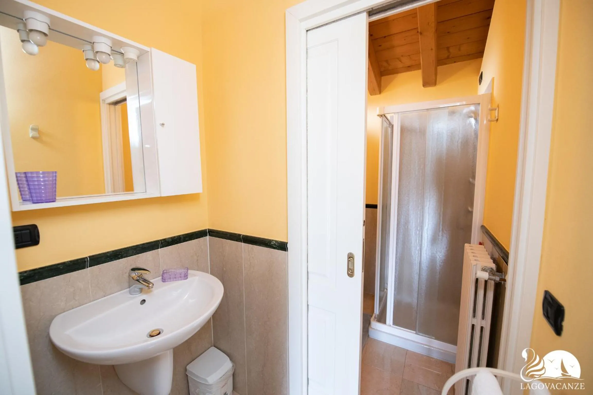 Bathroom in Feeling House