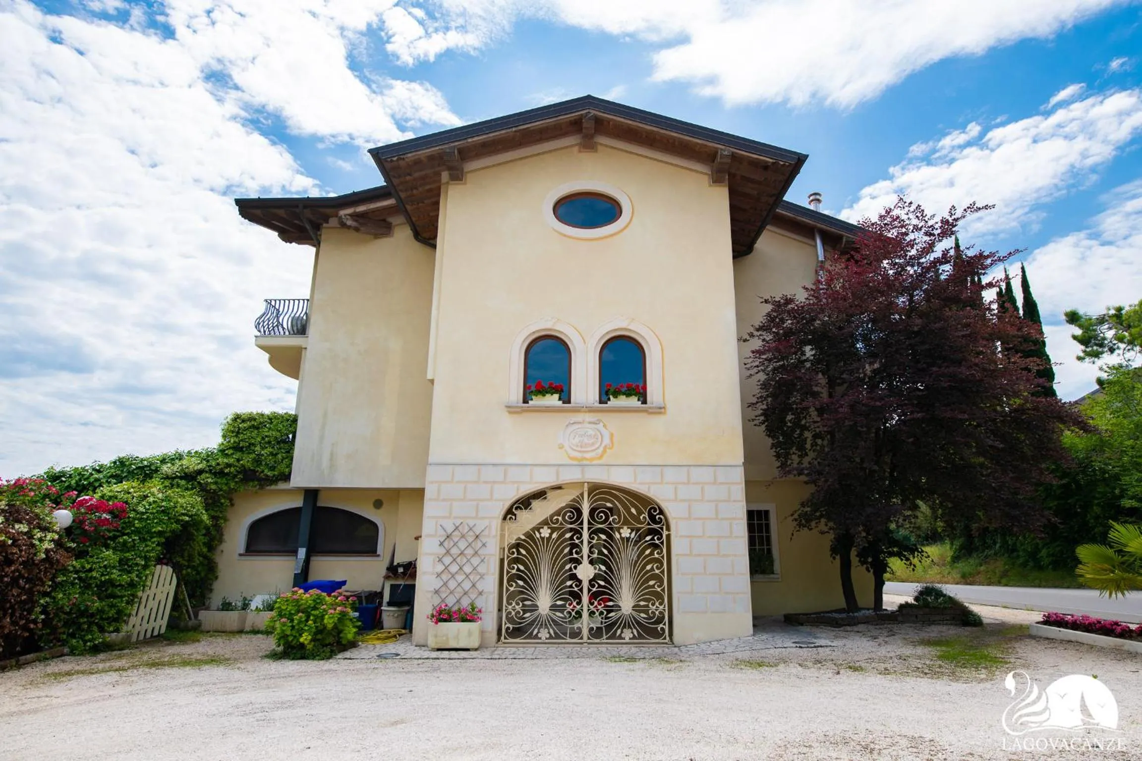 Facade/entrance in Feeling House