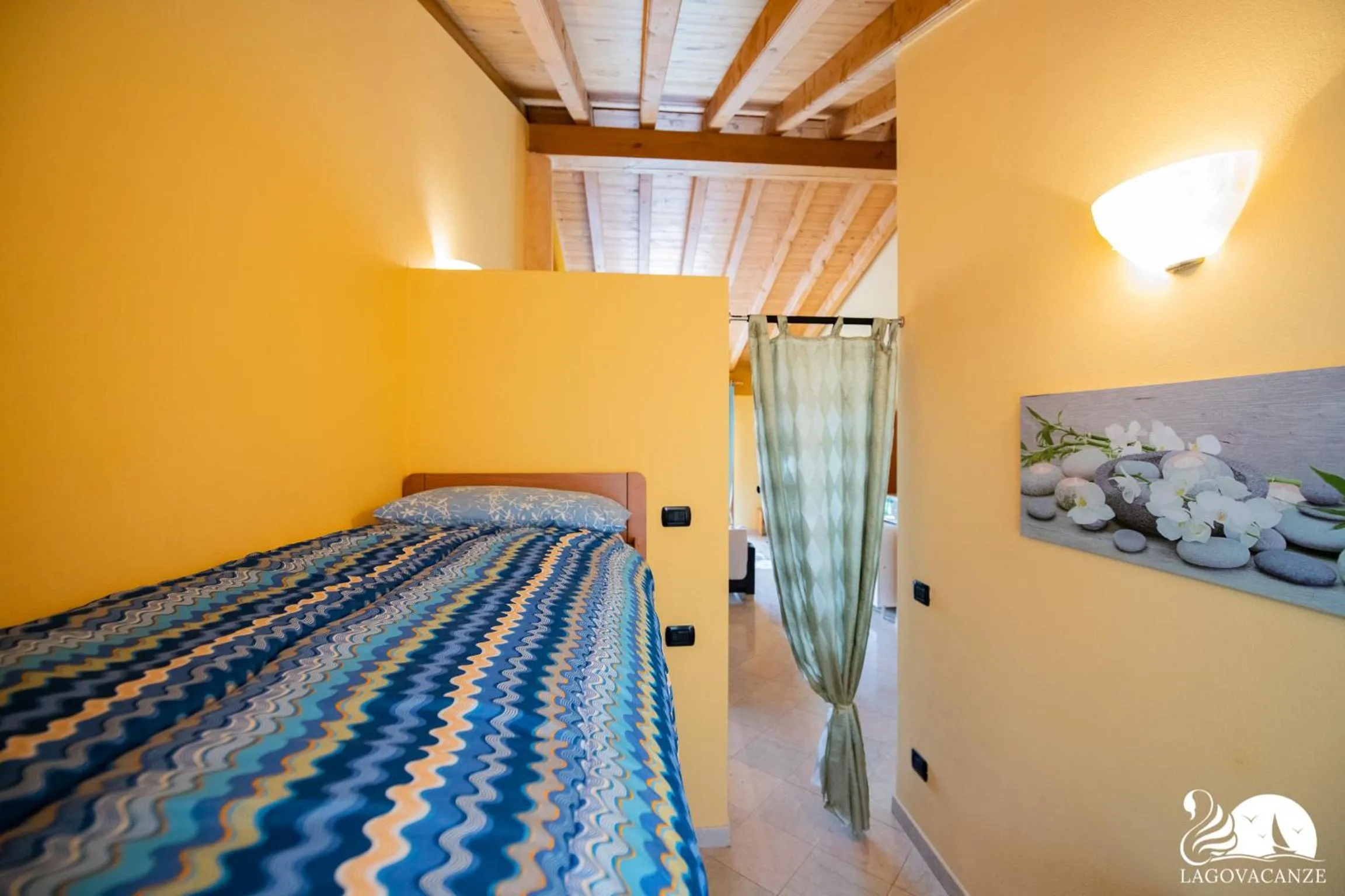 bunk bed, Bed in Feeling House