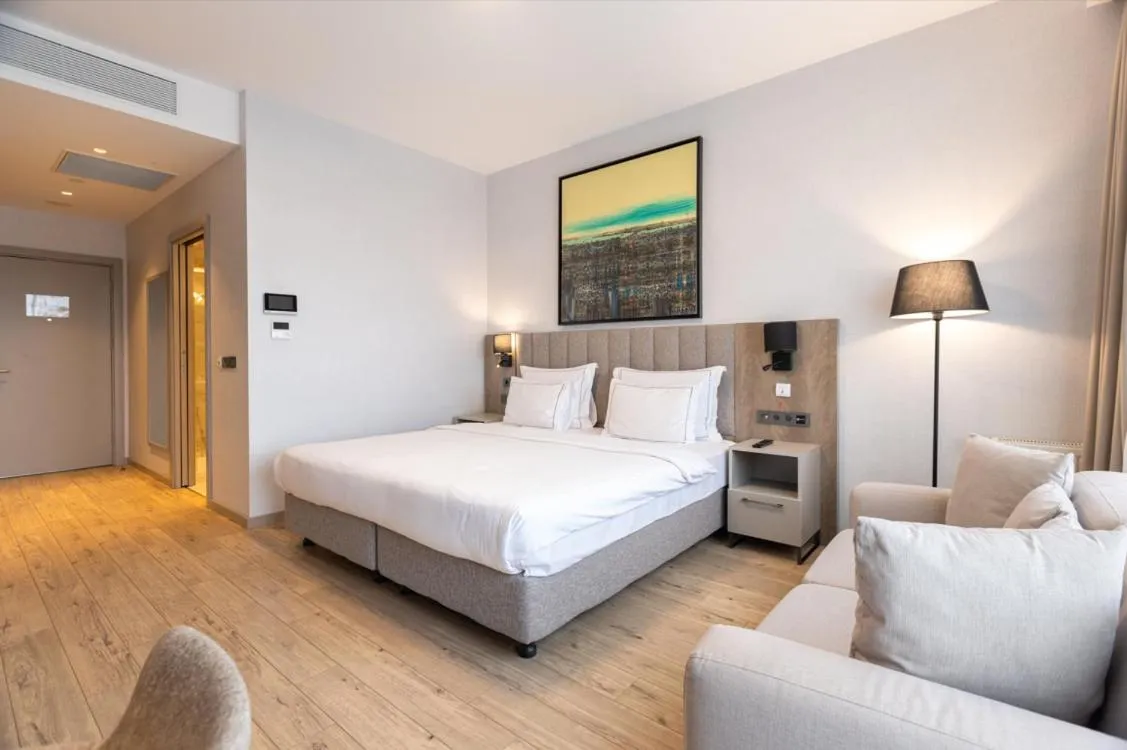 Bedroom, Bed in Antwell Suites