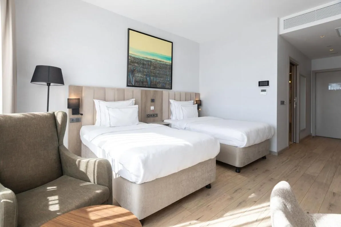 Bedroom, Bed in Antwell Suites