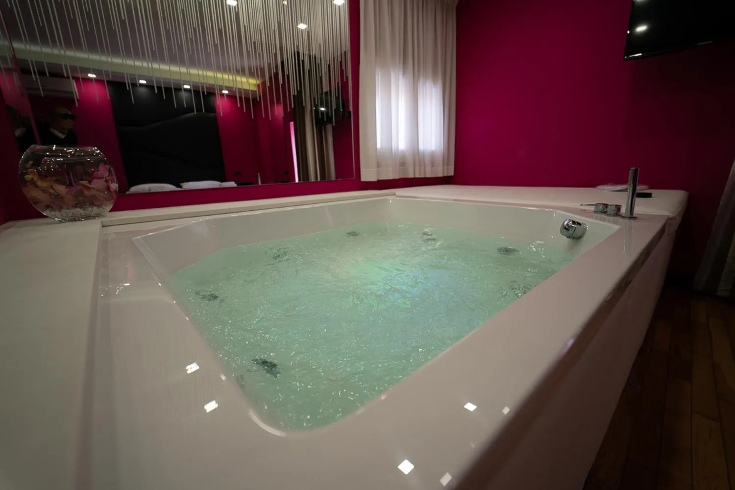 Hot Tub in Sweet Central Hotel