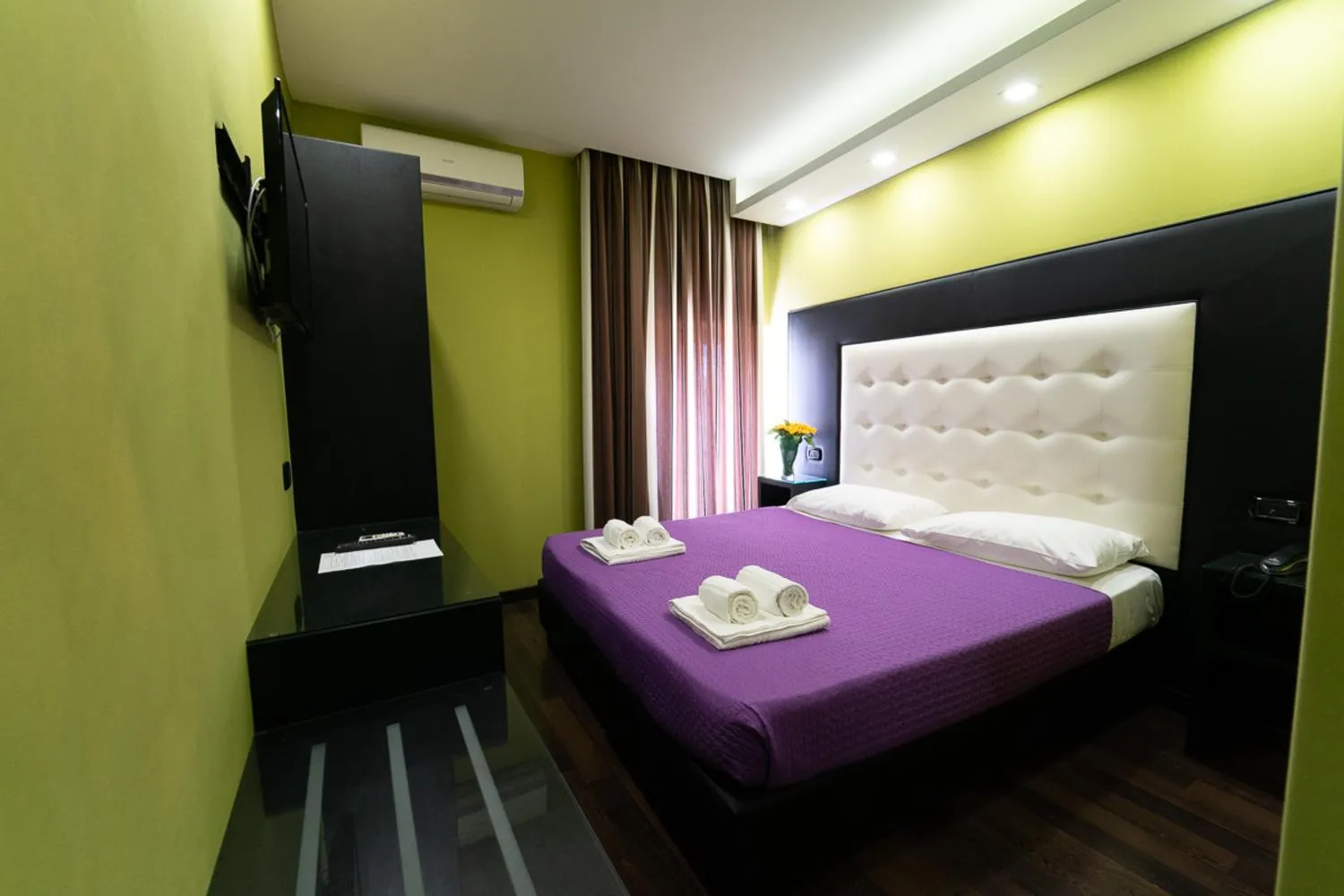 Bed in Sweet Central Hotel