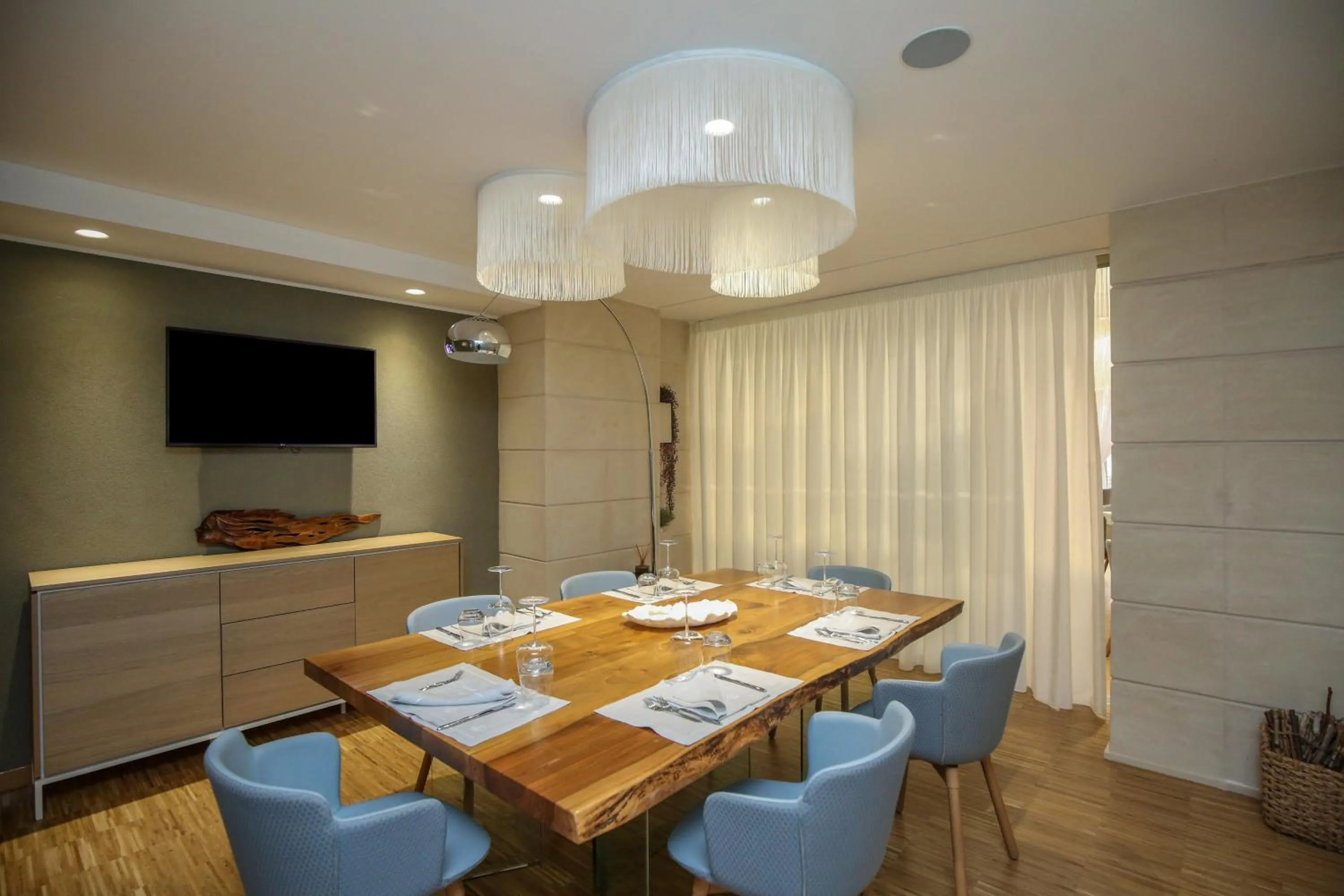 TV and multimedia in Hotel Vlora Priam, Affiliated by Melia