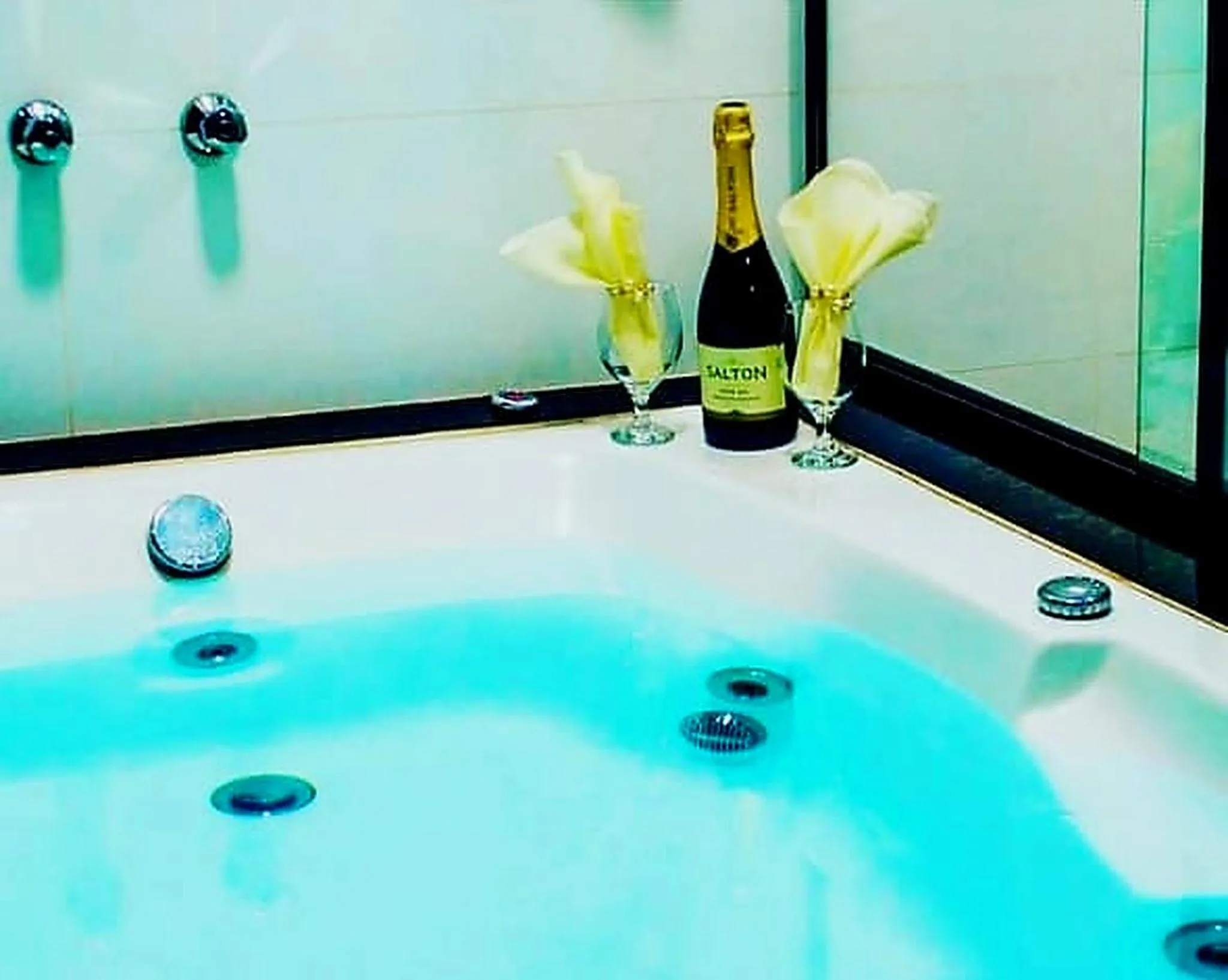 Hot Tub in Pousada Recanto da Cascata