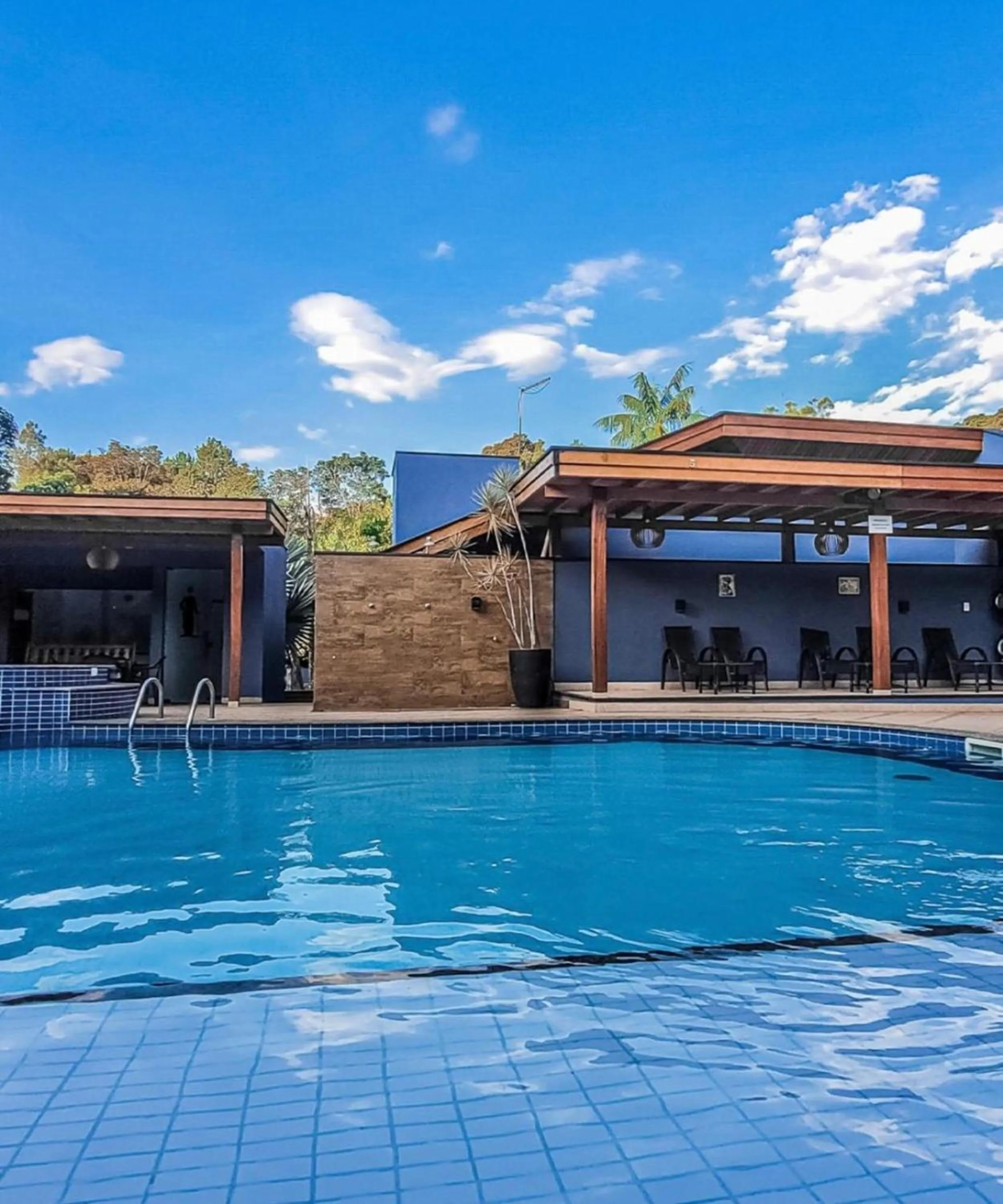 Swimming pool in Pousada Recanto da Cascata