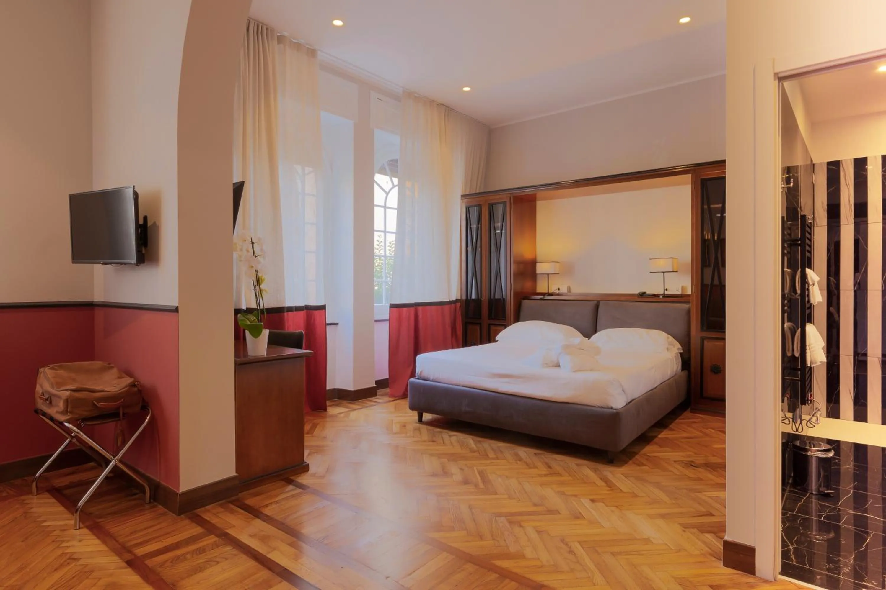 Photo of the whole room, Bed in Hotel Villa Alberti Portofino Land