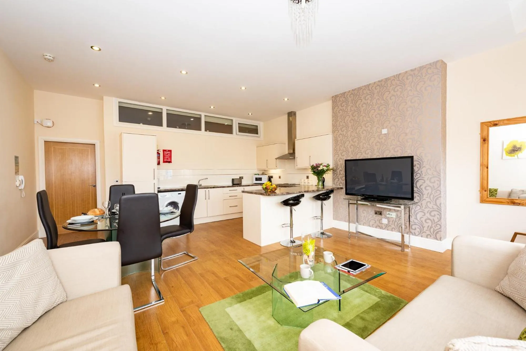 TV and multimedia in Waterview Deluxe Apartments