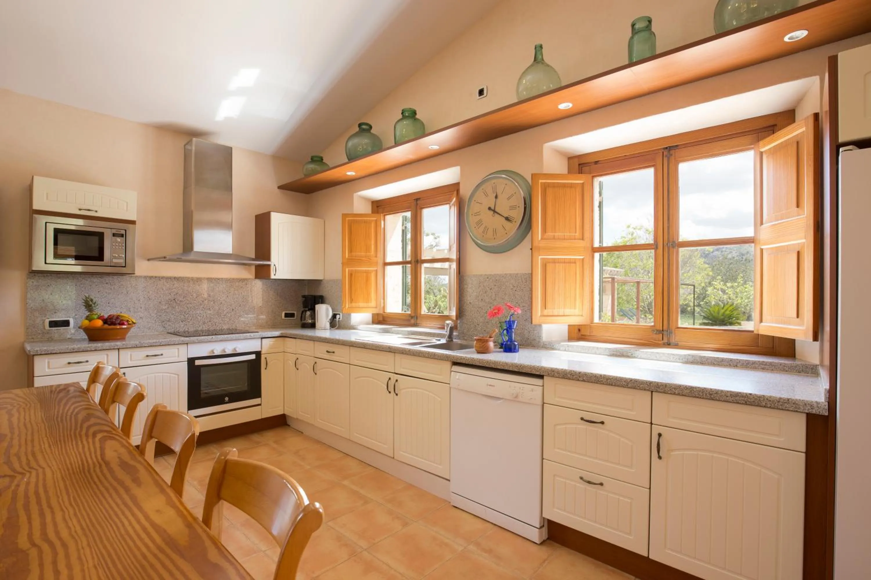 Kitchen or kitchenette in Villa Ca'n Sureda - La Goleta Hotel de Mar & Villas