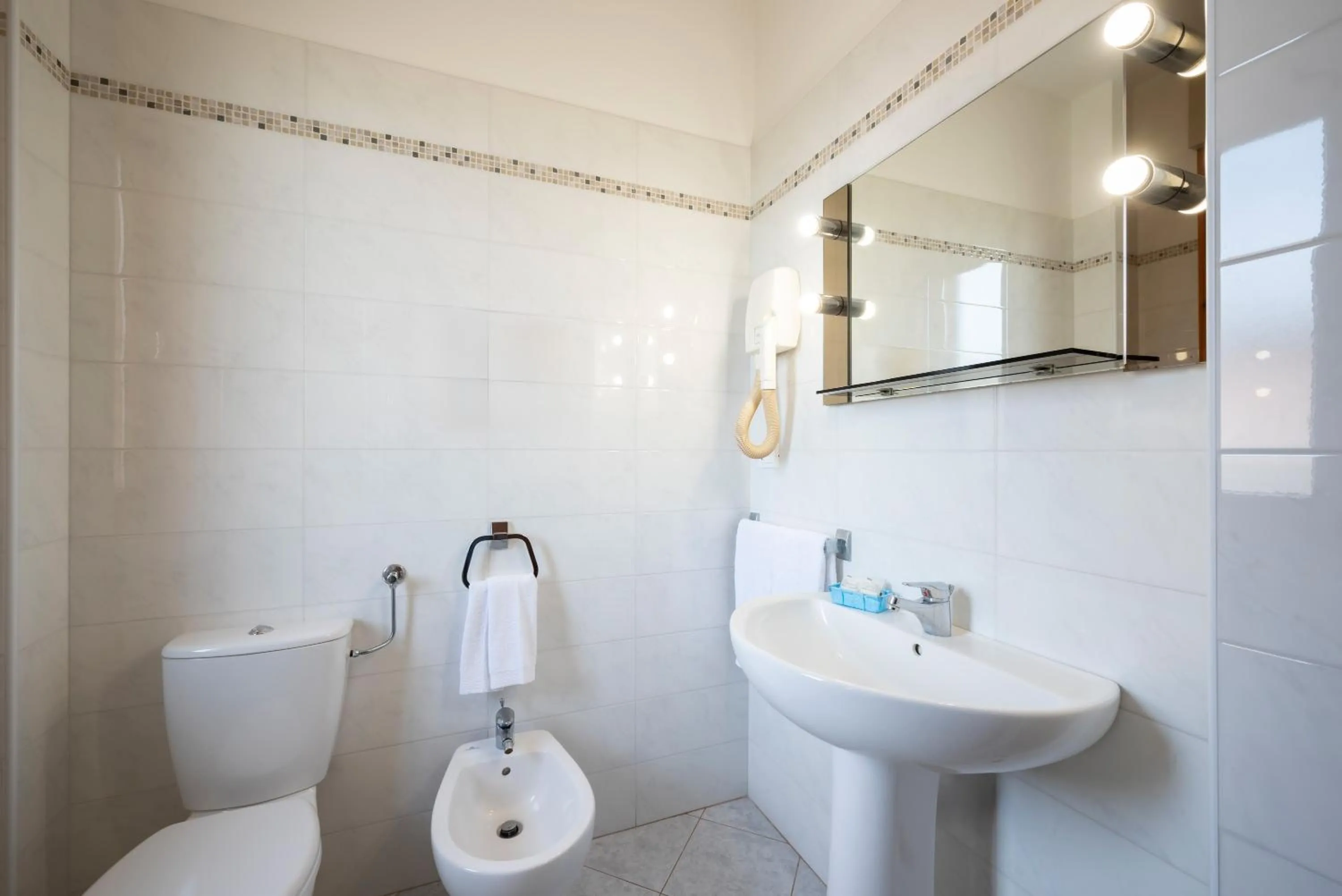 Bathroom in Hotel Parco dei Pini - 100mt dal Mare