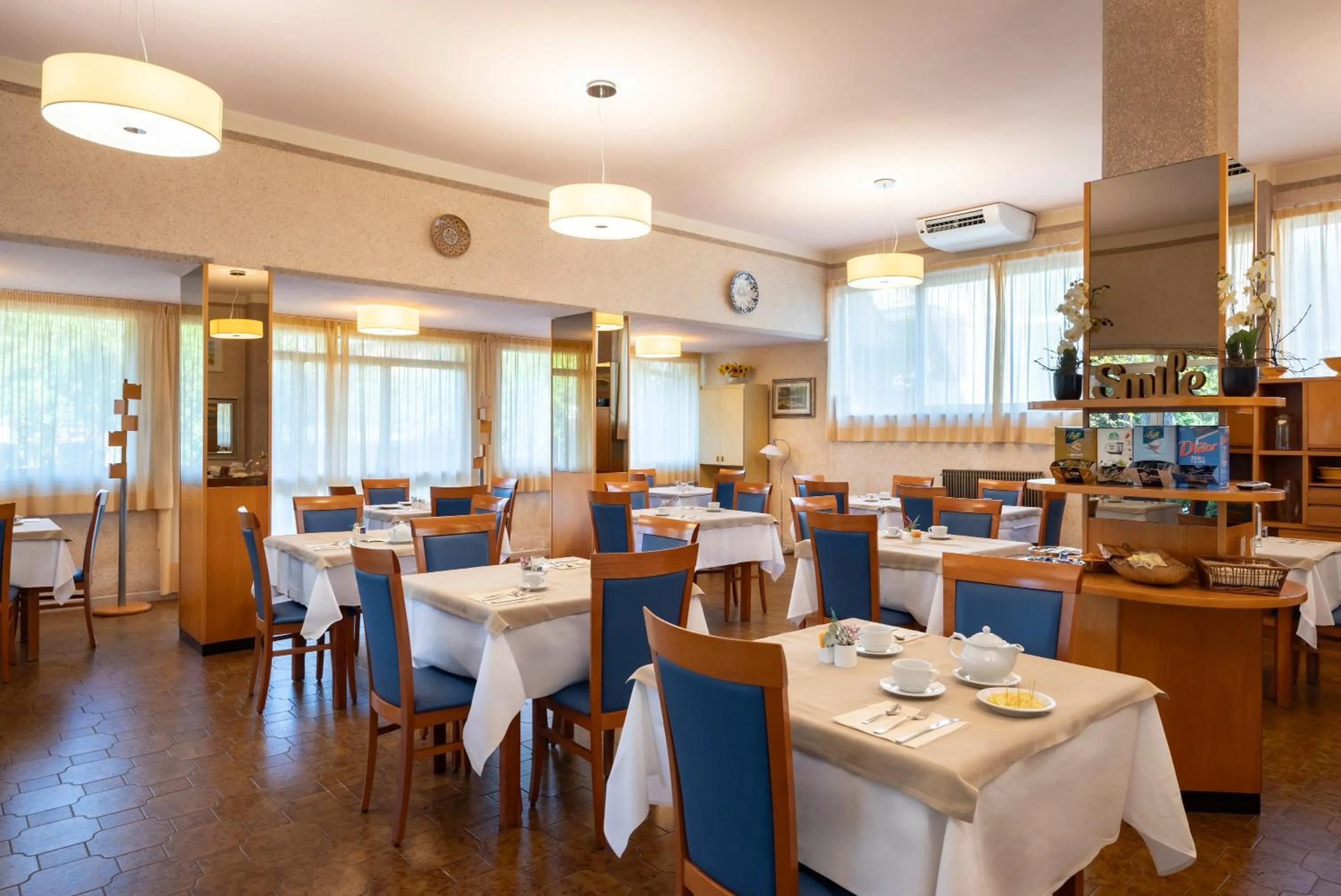 Restaurant/places to eat in Hotel Parco dei Pini - 100mt dal Mare