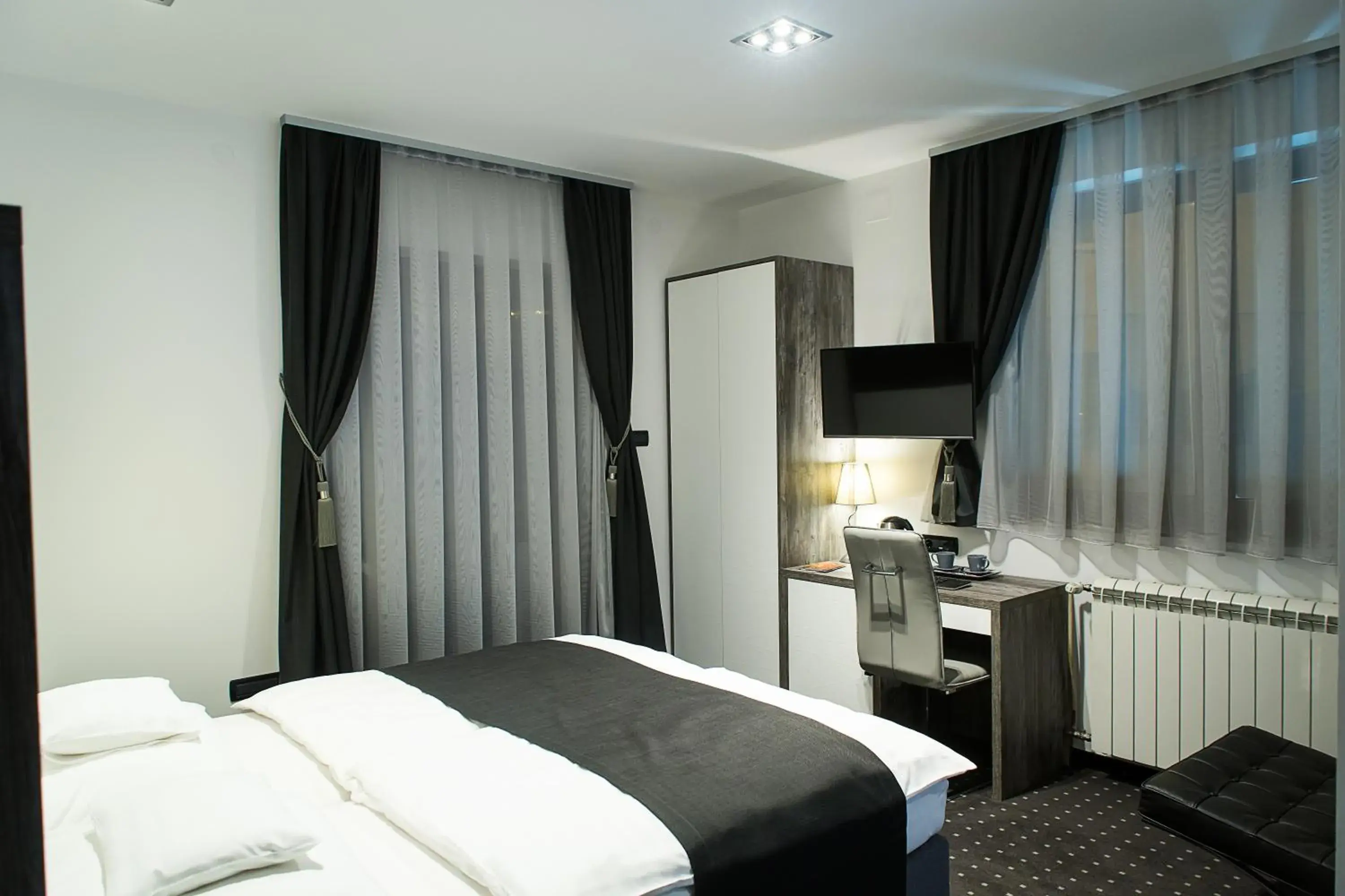 Bedroom, Bed in Log In Rooms Bedroom, Bed in Log In Rooms