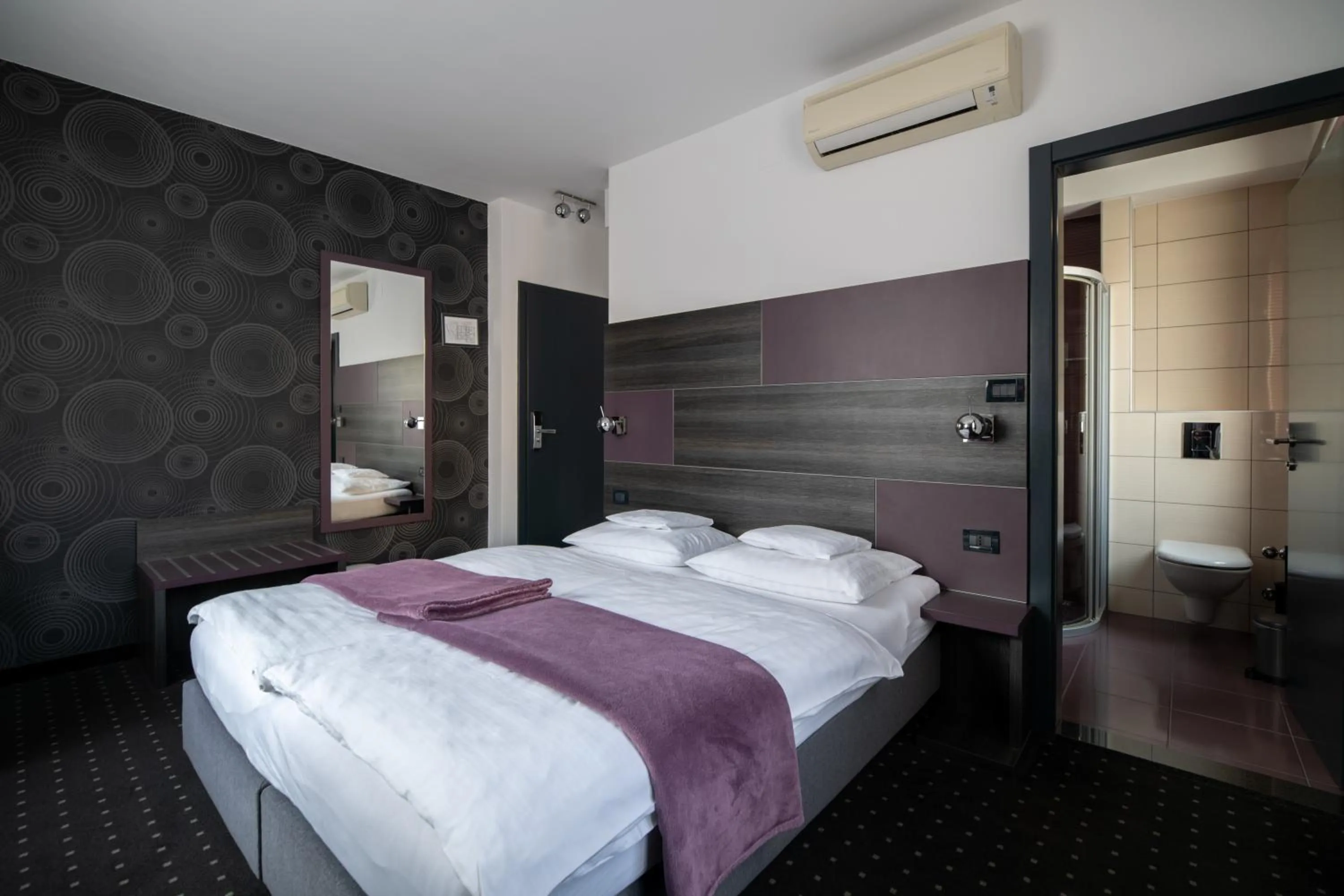 Photo of the whole room, Bed in Log In Rooms