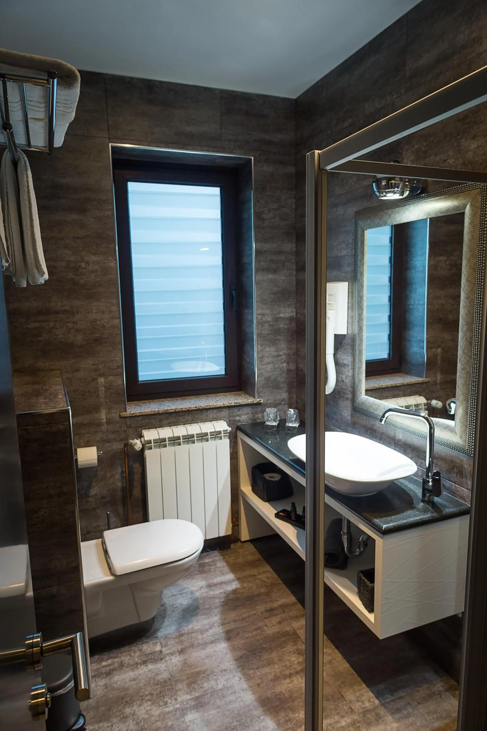 Bathroom in Log In Rooms