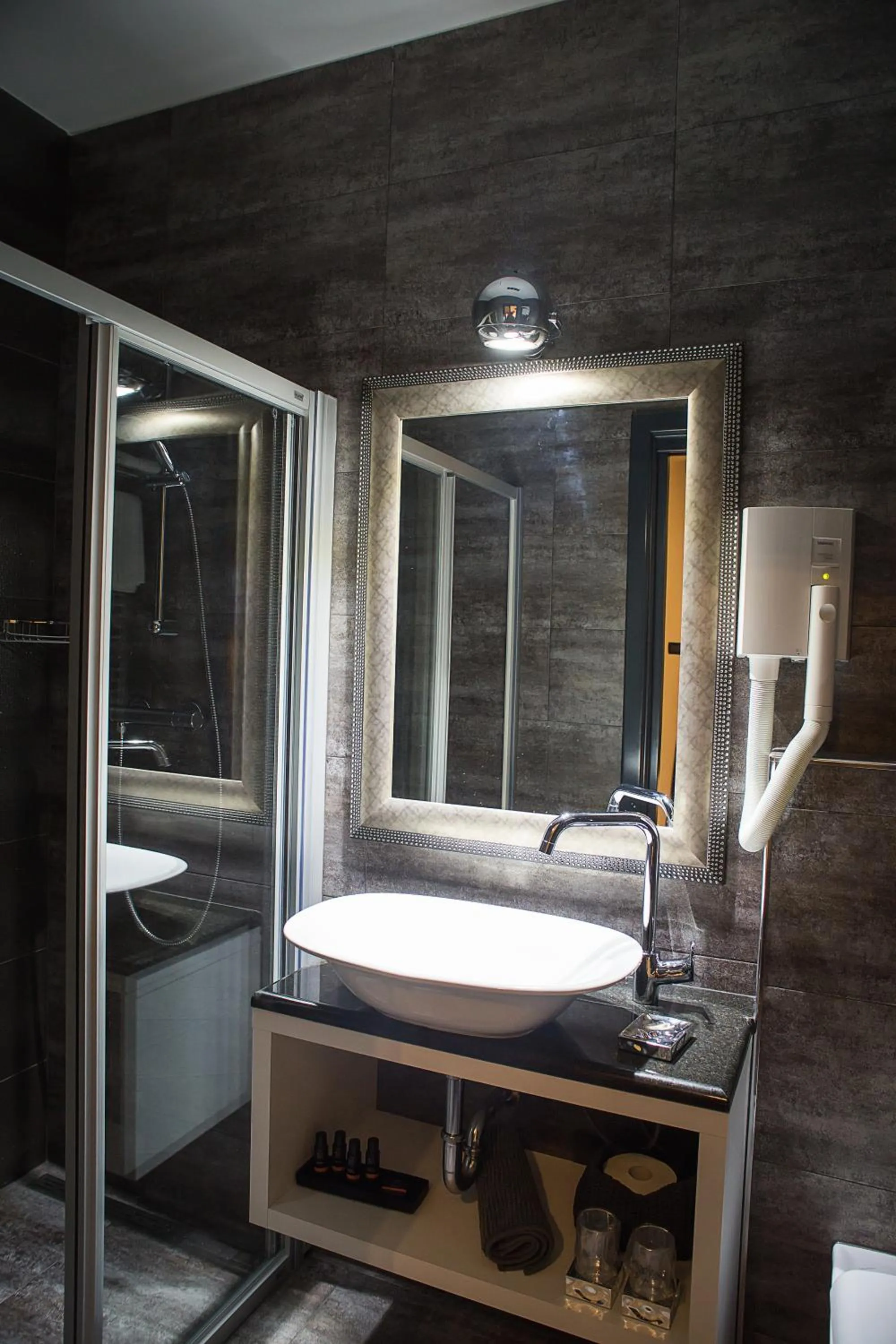 Bathroom in Log In Rooms