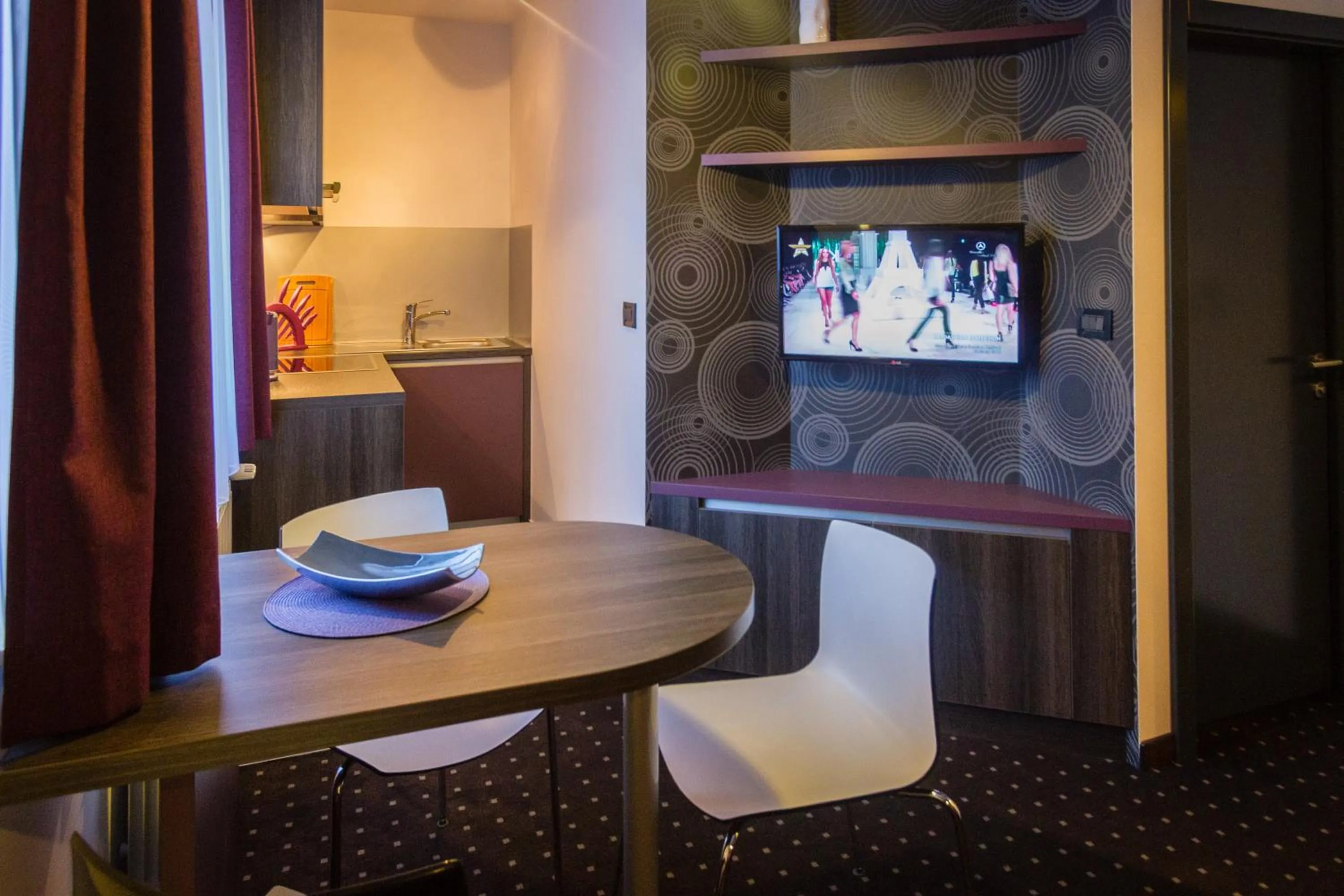 TV and multimedia in Log In Rooms