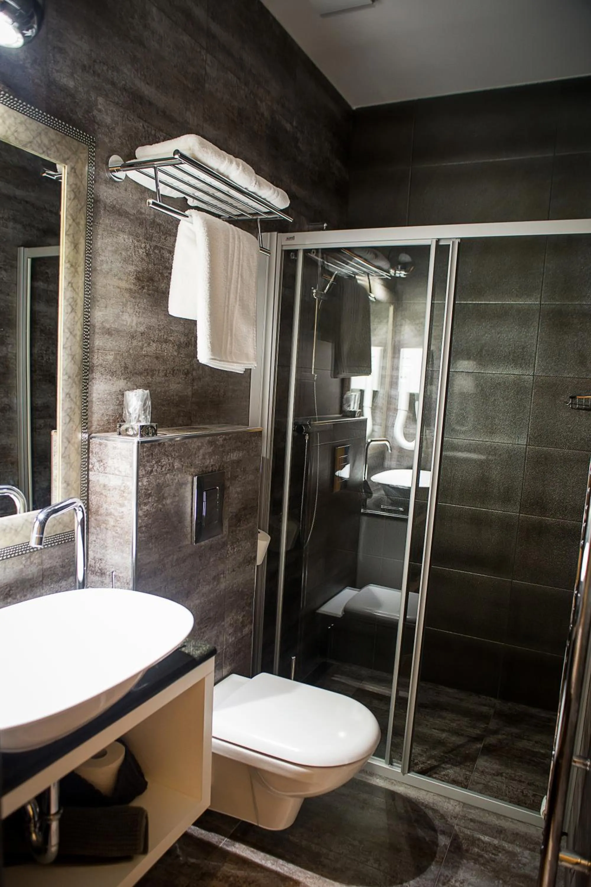 Bathroom in Log In Rooms