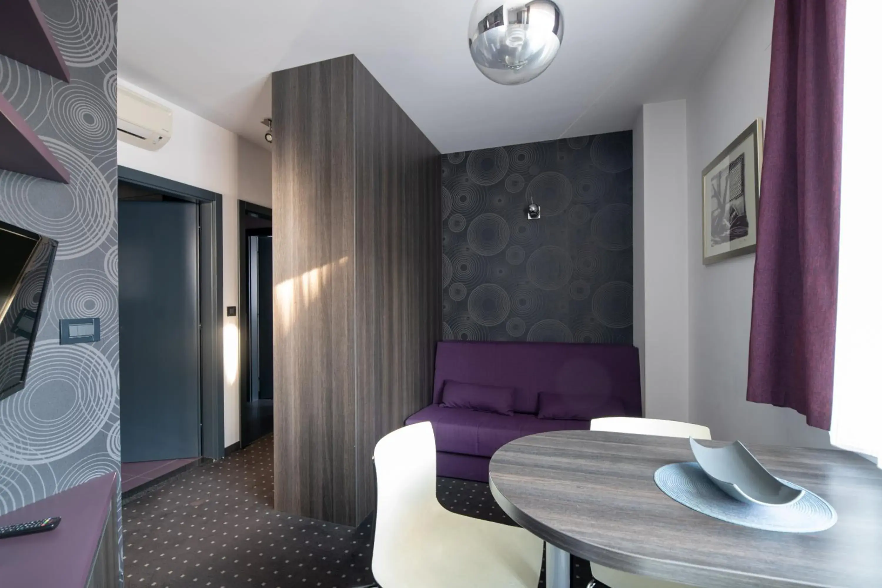 Photo of the whole room in Log In Rooms Photo of the whole room in Log In Rooms