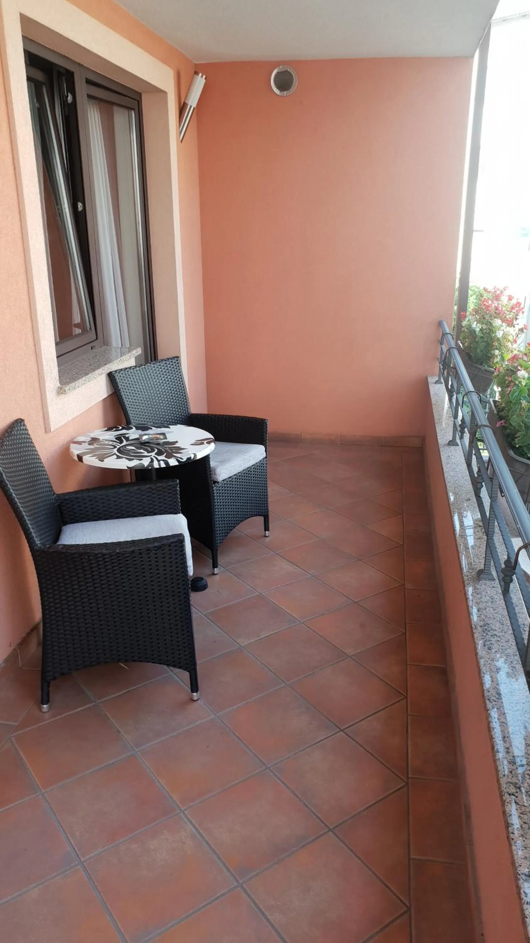 Balcony/Terrace in Log In Rooms