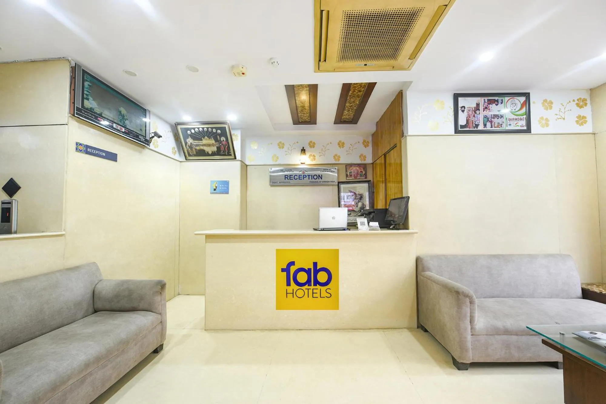 Lobby or reception in FabHotel Jaggi Palace Karol Bagh