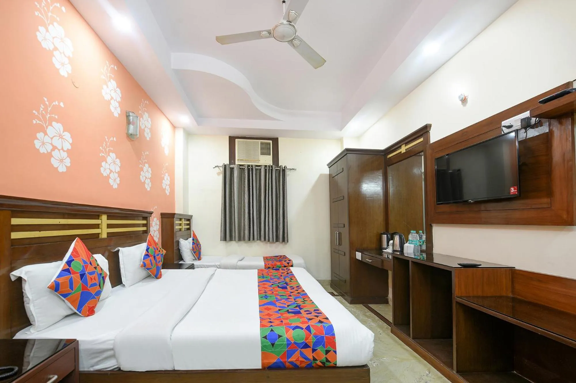 Bed in FabHotel Jaggi Palace Karol Bagh