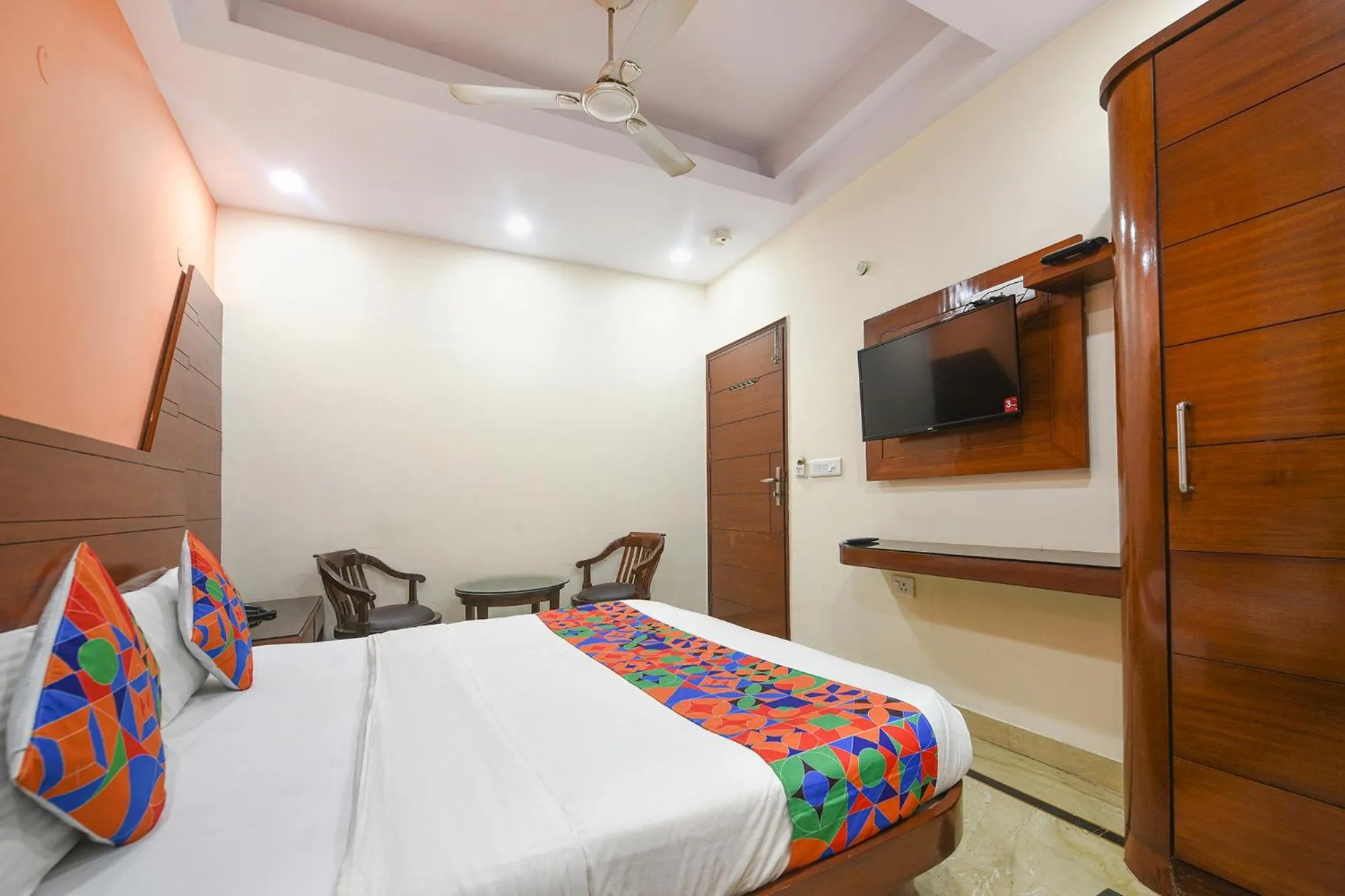 Bed in FabHotel Jaggi Palace Karol Bagh
