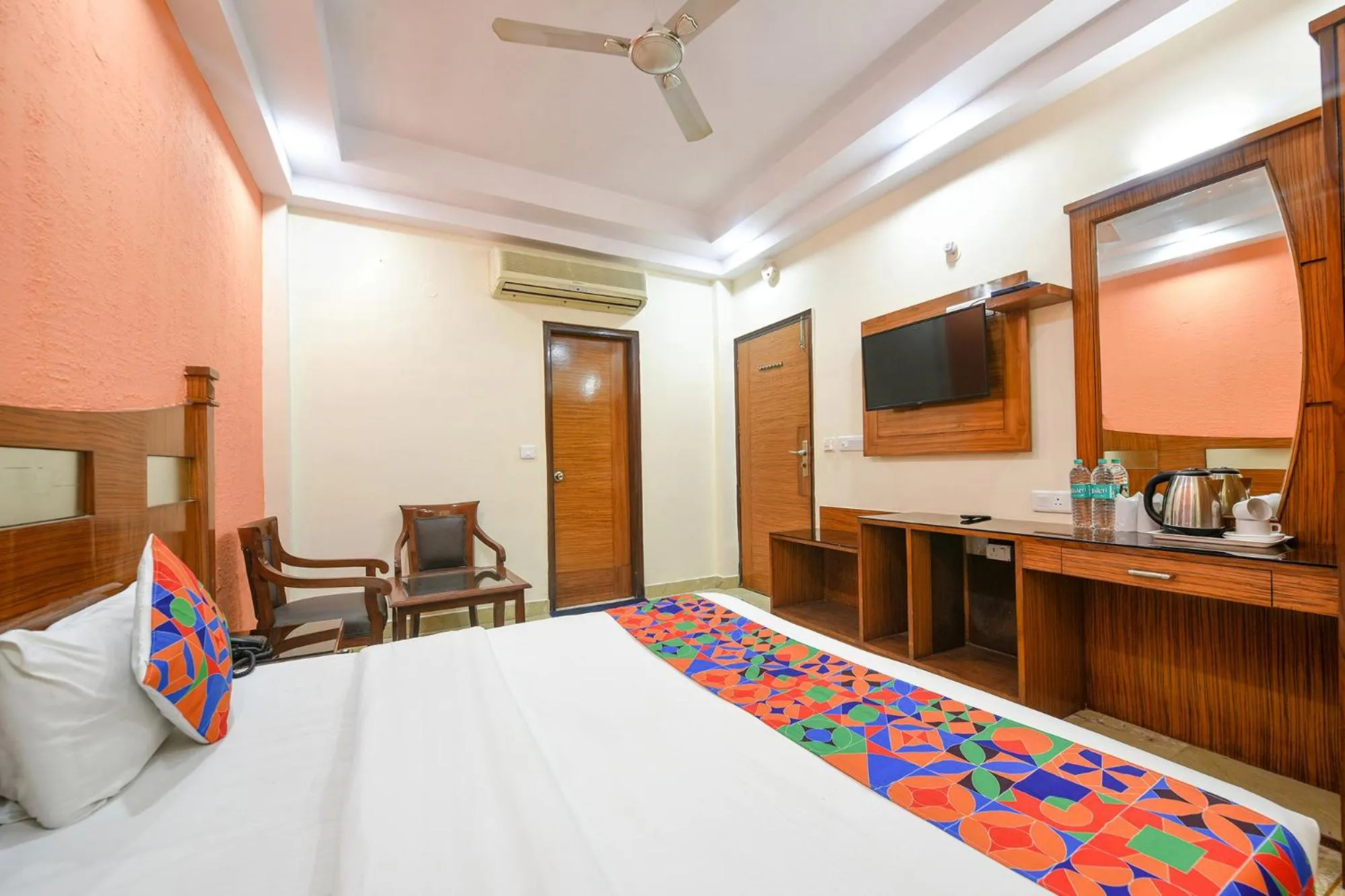 Bed in FabHotel Jaggi Palace Karol Bagh