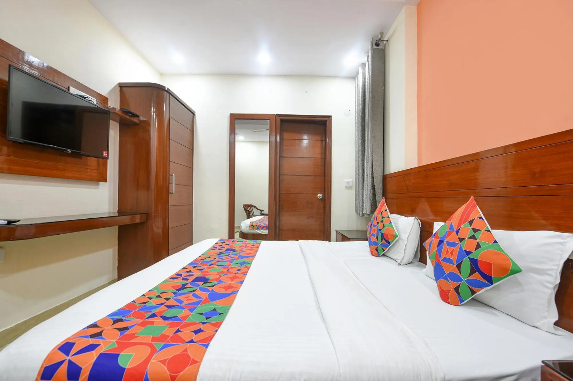 Bed in FabHotel Jaggi Palace Karol Bagh