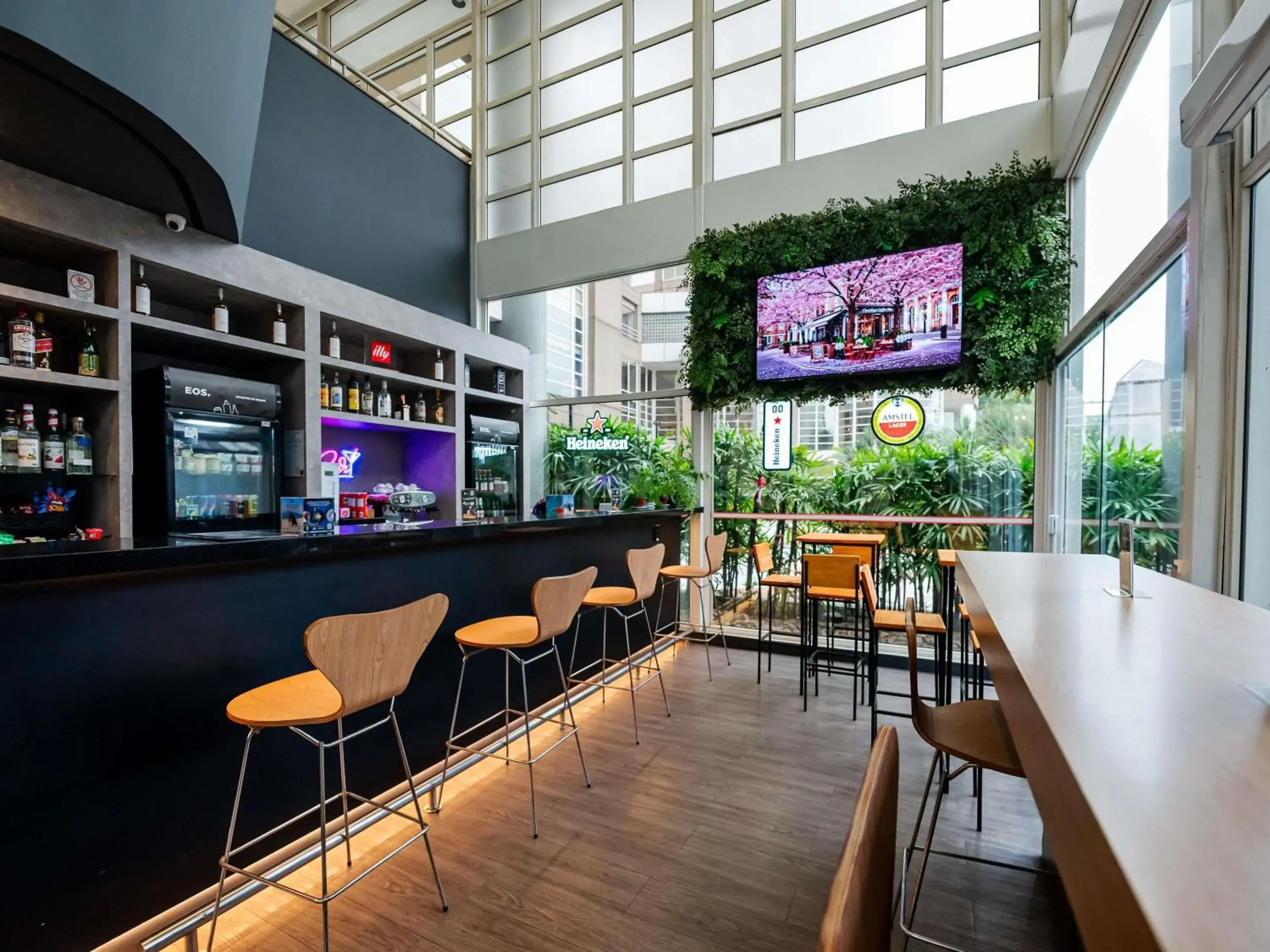 Lounge or bar in ibis Guarulhos Aeroporto Lounge or bar in ibis Guarulhos Aeroporto