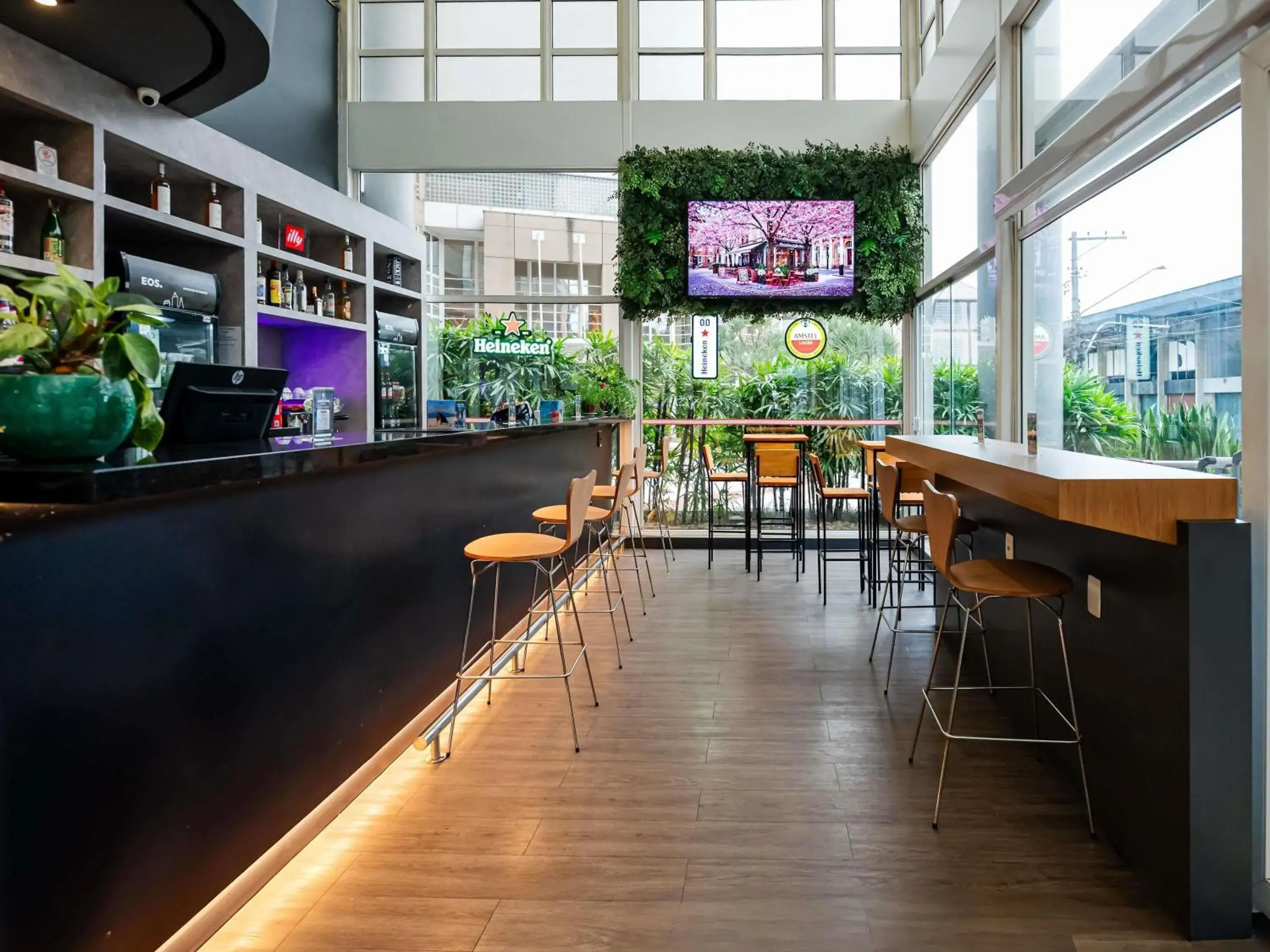 Lounge or bar in ibis Guarulhos Aeroporto Lounge or bar in ibis Guarulhos Aeroporto